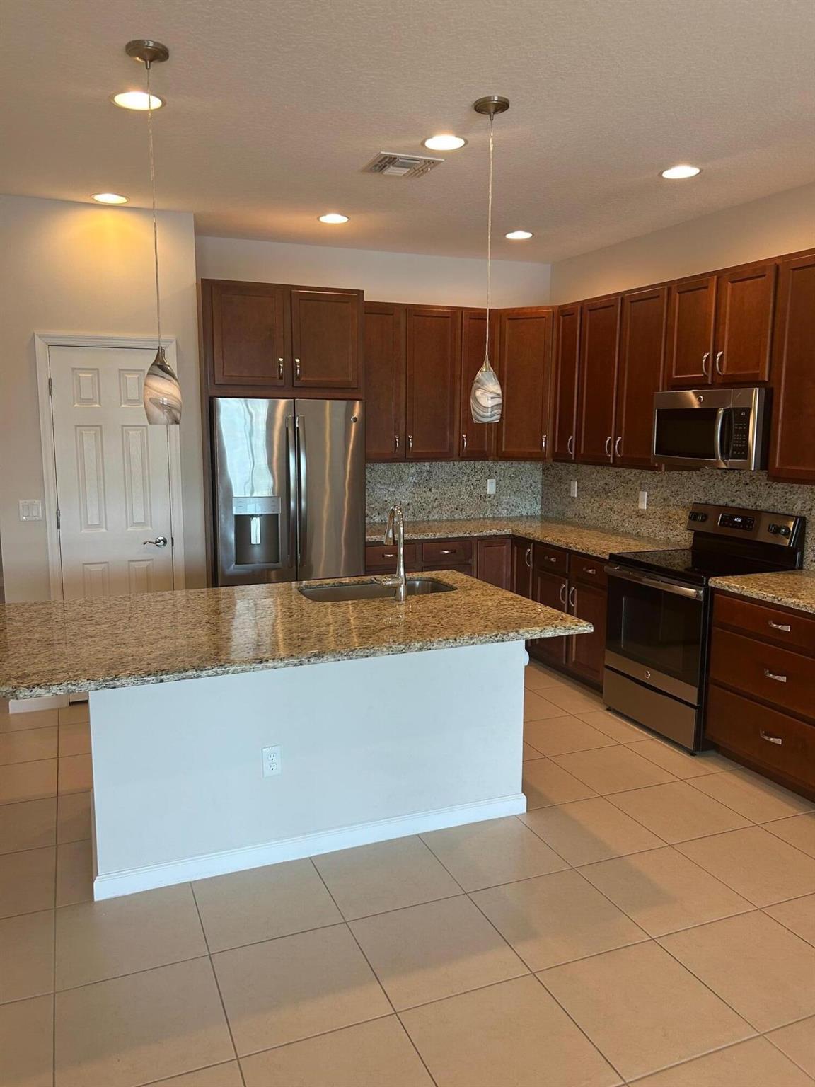 LAKEPARK AT TRADITION PLA - Residential Lease