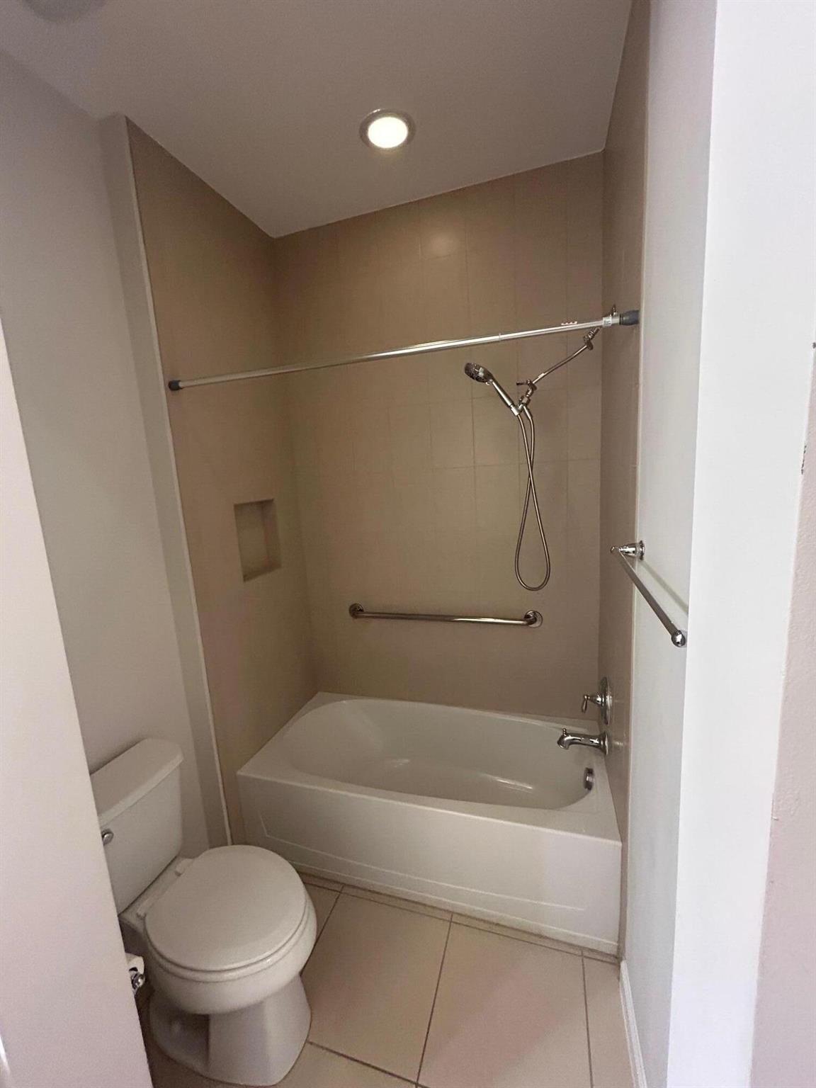 LAKEPARK AT TRADITION PLA - Residential Lease