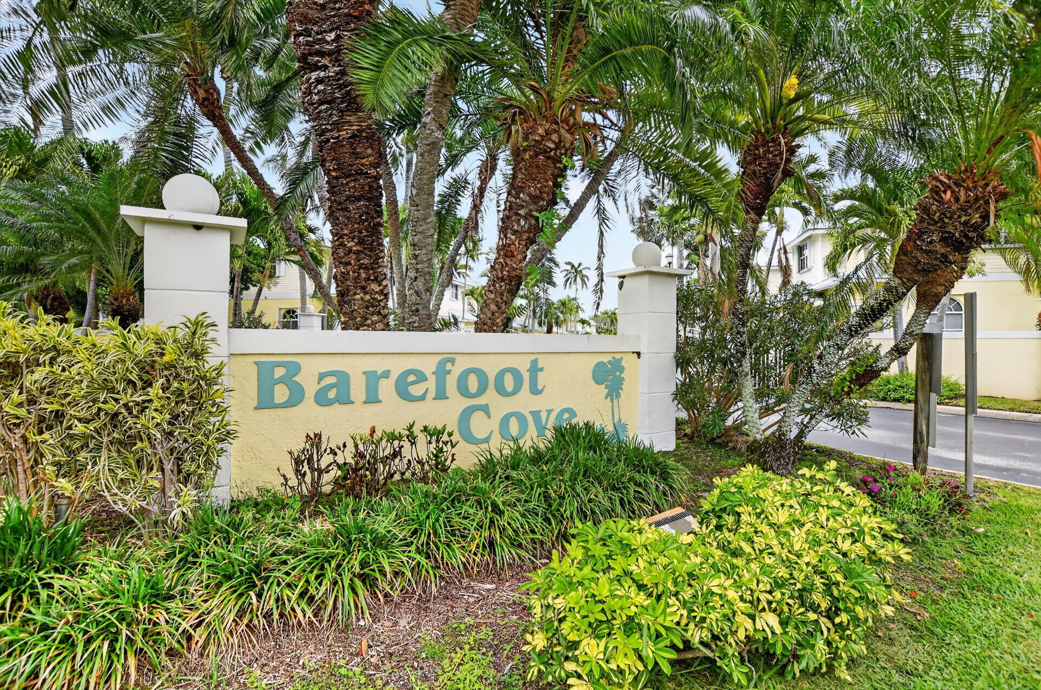 BAREFOOT COVE TOWNHOMES - Residential