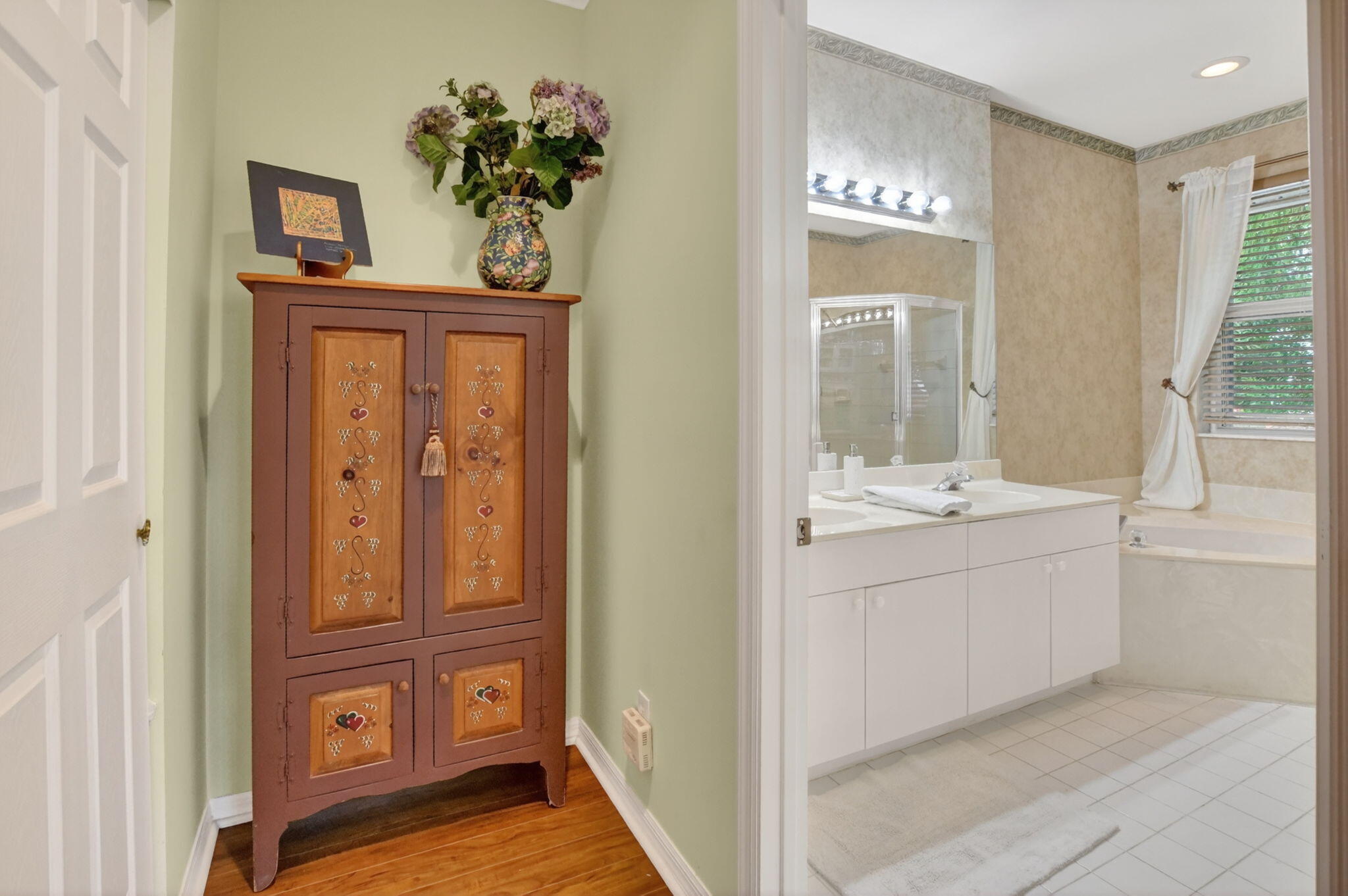 BAREFOOT COVE TOWNHOMES - Residential