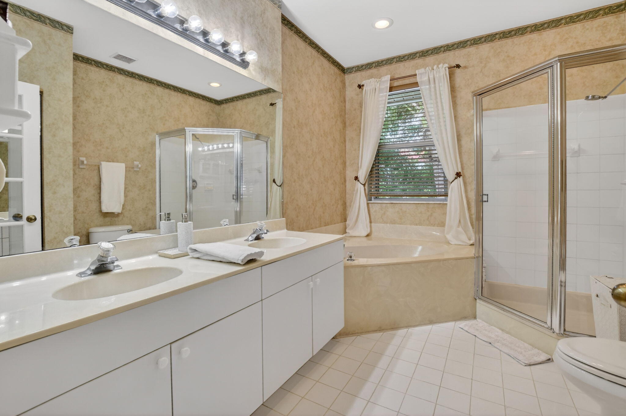 BAREFOOT COVE TOWNHOMES - Residential