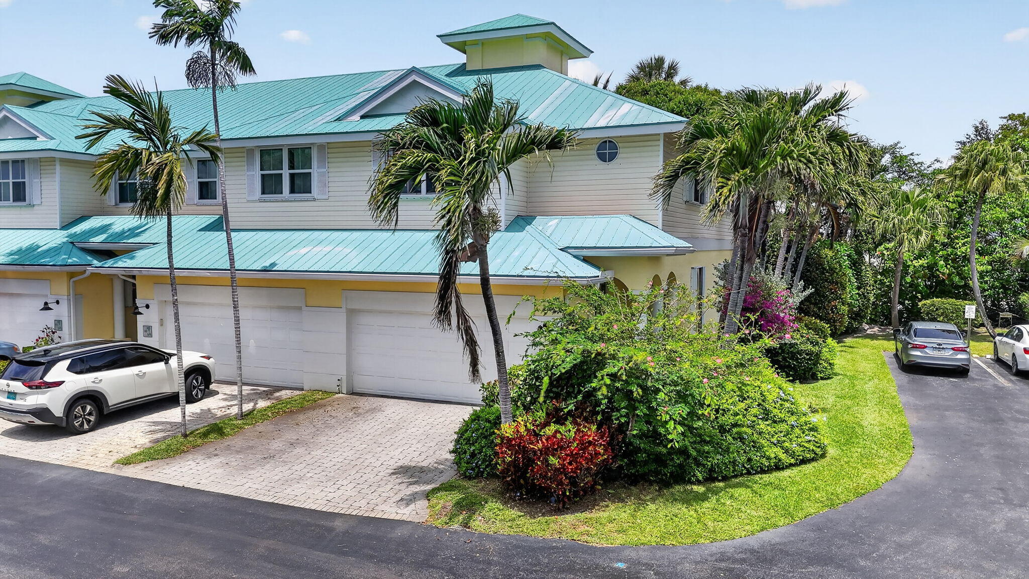 BAREFOOT COVE TOWNHOMES - Residential