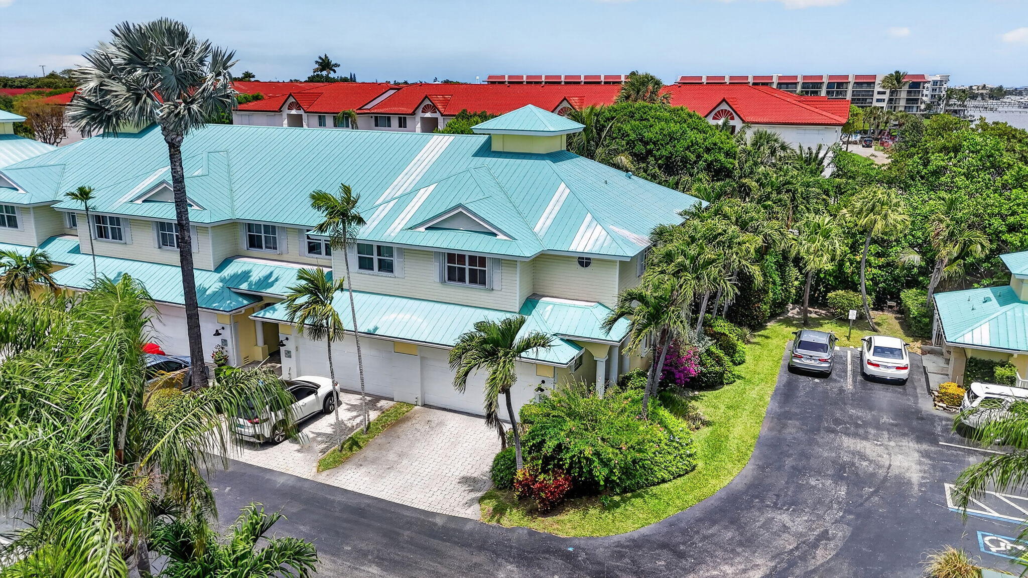 BAREFOOT COVE TOWNHOMES - Residential