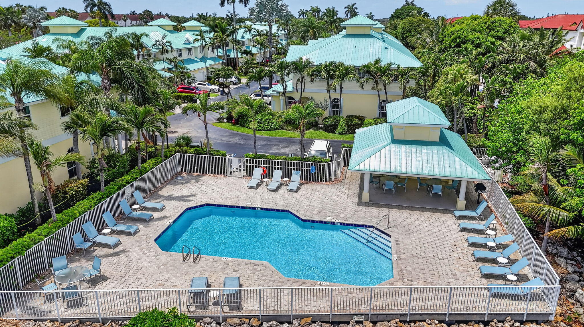 BAREFOOT COVE TOWNHOMES - Residential