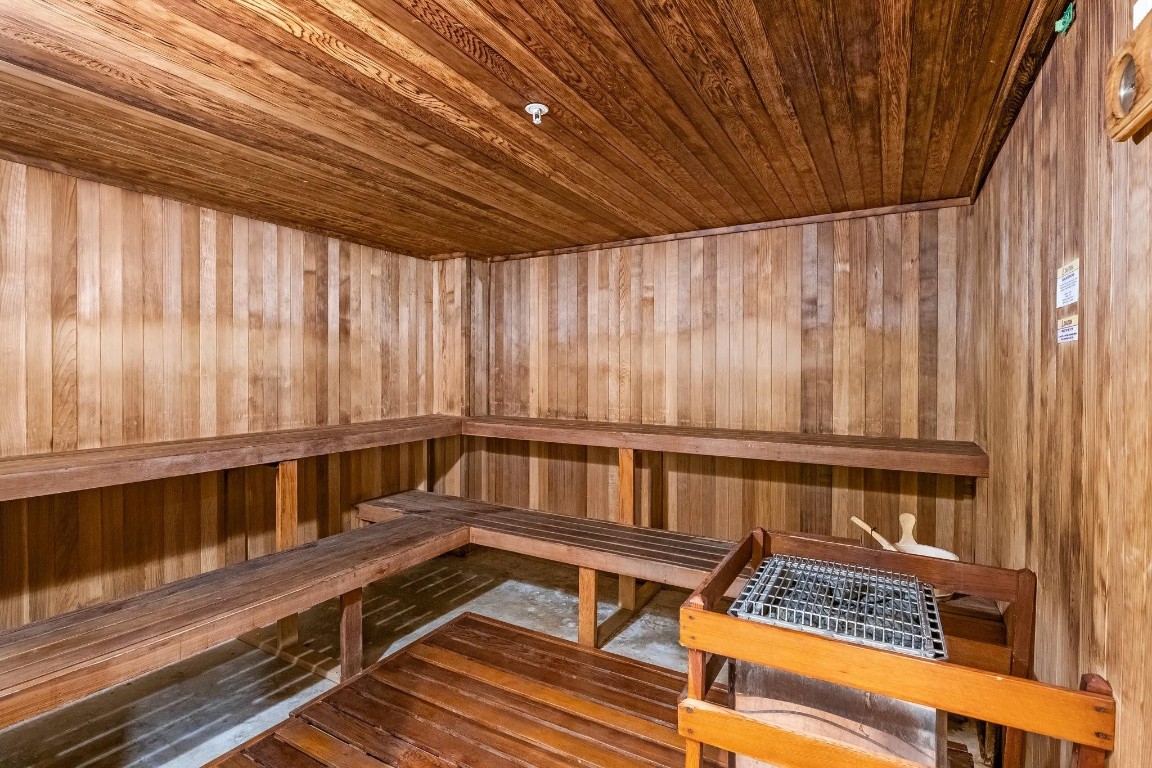 SYMPHONY CONDO - Residential