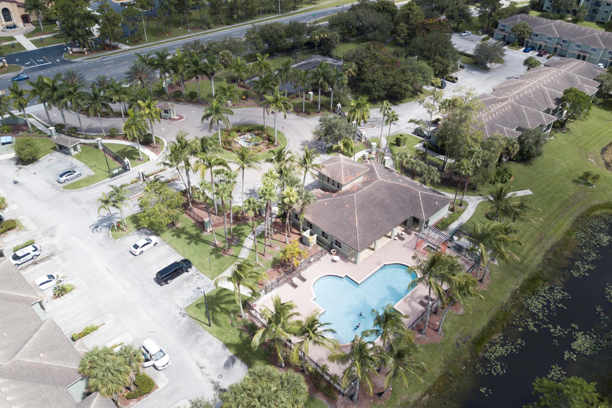 360 Crestwood Circle 202