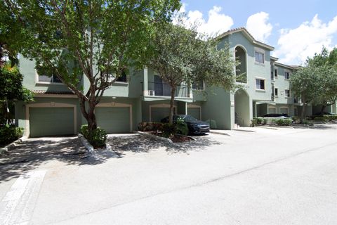 360 Crestwood Circle 202 Royal Palm Beach FL 33411