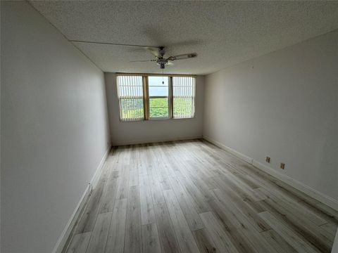 Condominium in Pompano Beach FL 4020 Palm Aire Dr Dr 16.jpg