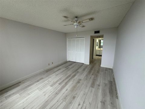 Condominium in Pompano Beach FL 4020 Palm Aire Dr Dr 17.jpg