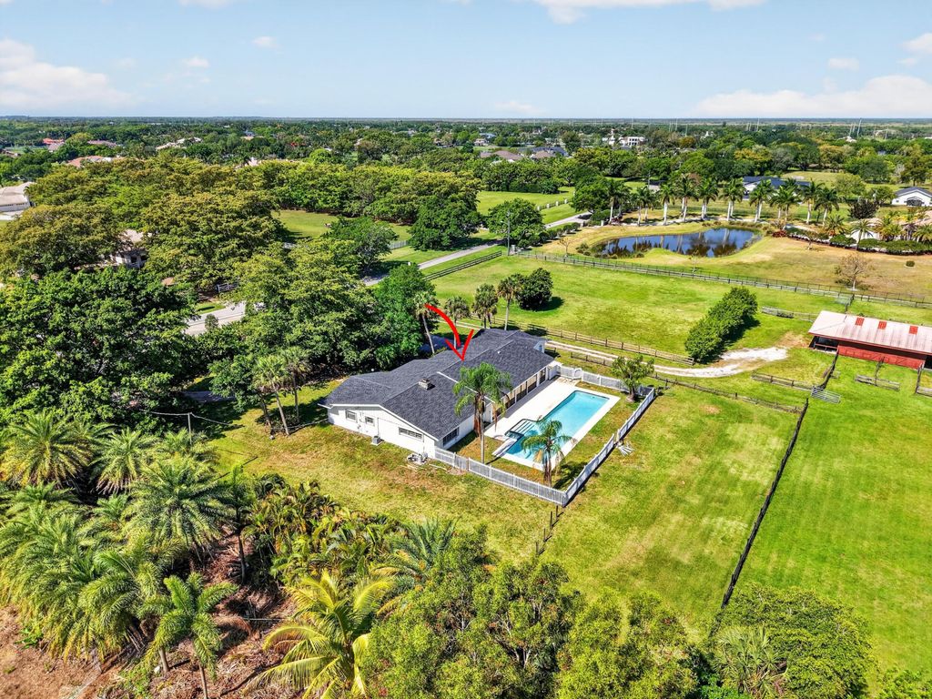Photo of 10157 La Reina Road, Delray Beach, FL 33446 (MLS # B26023740)