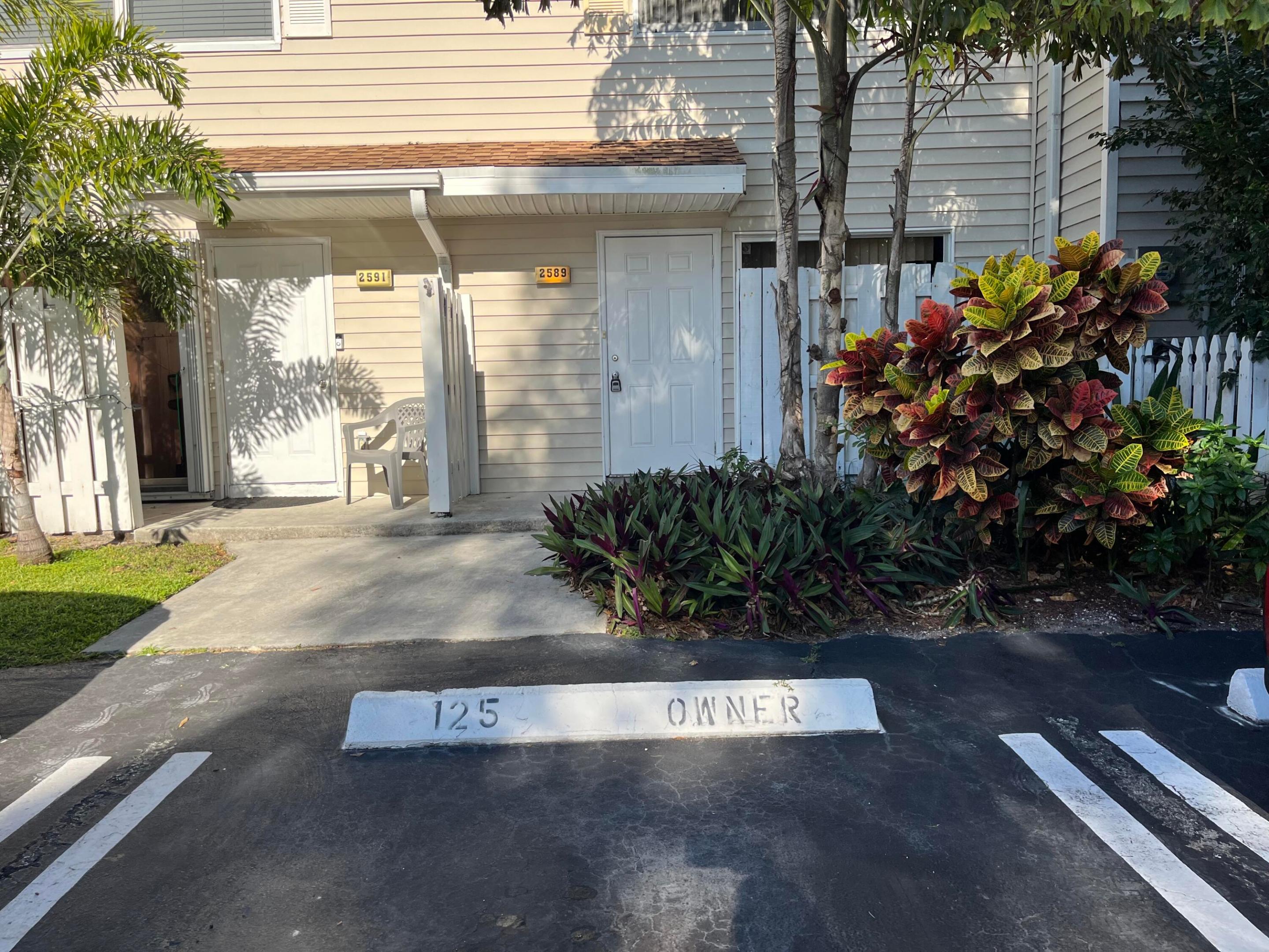 2589 NE 15th Street