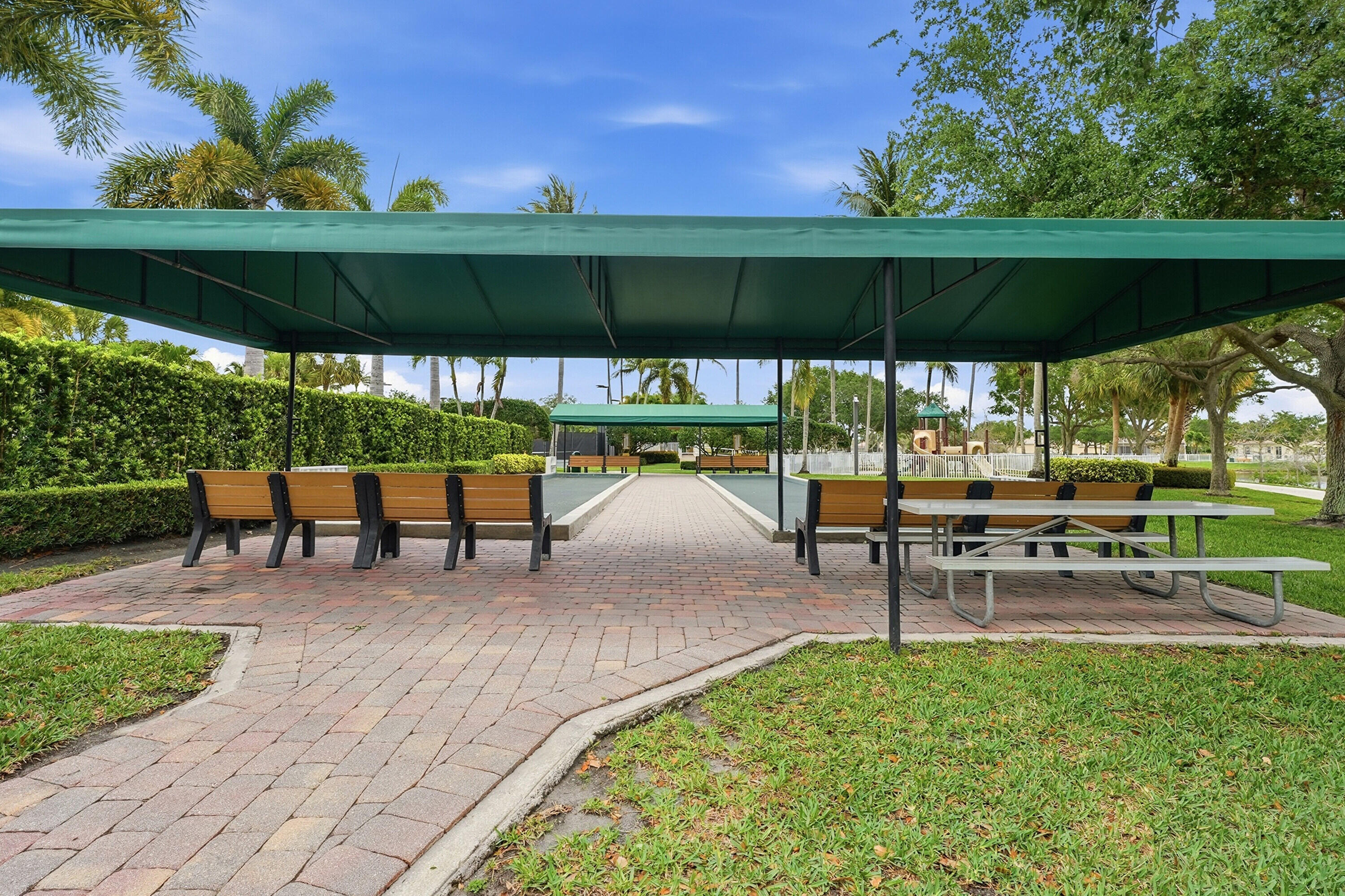 VILLAGEWALK OF WELLINGTON 3 - Residential