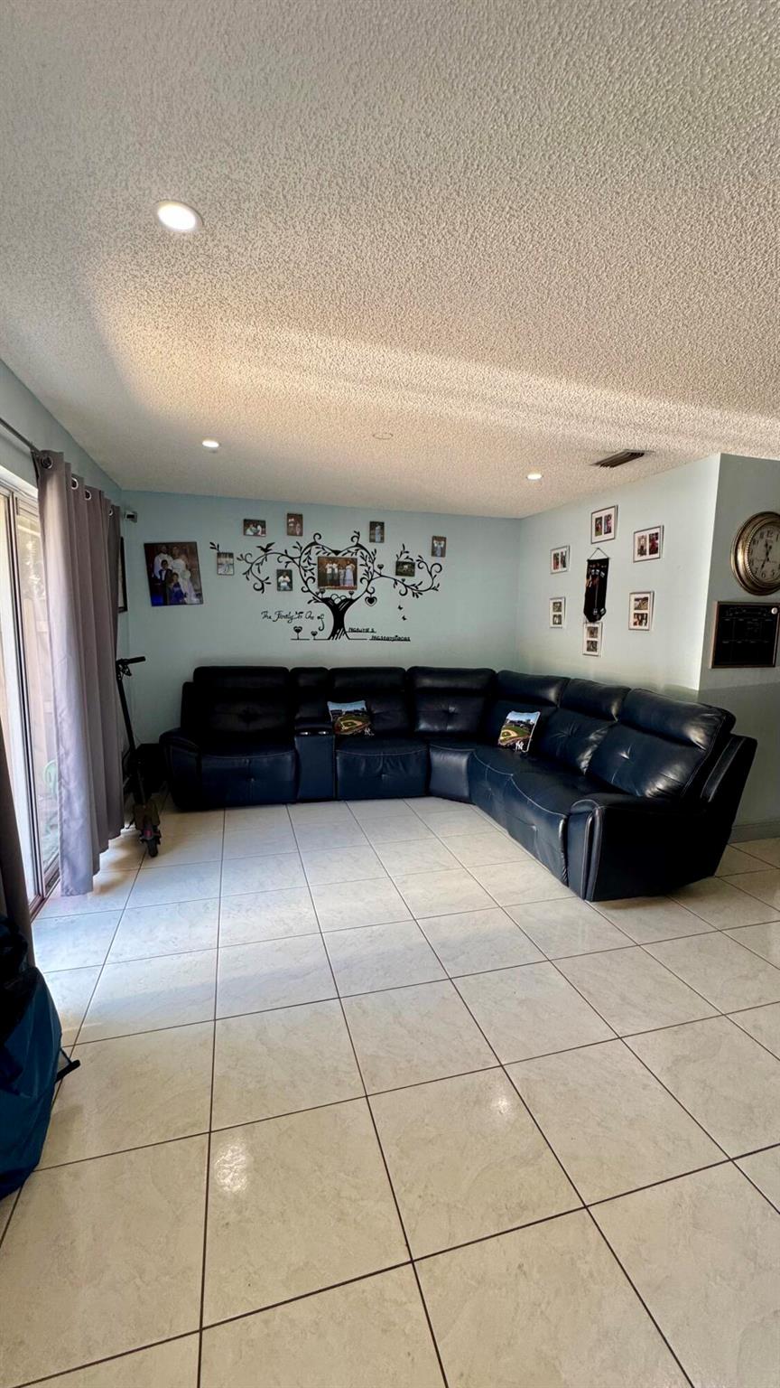 1530 Cypress Way E