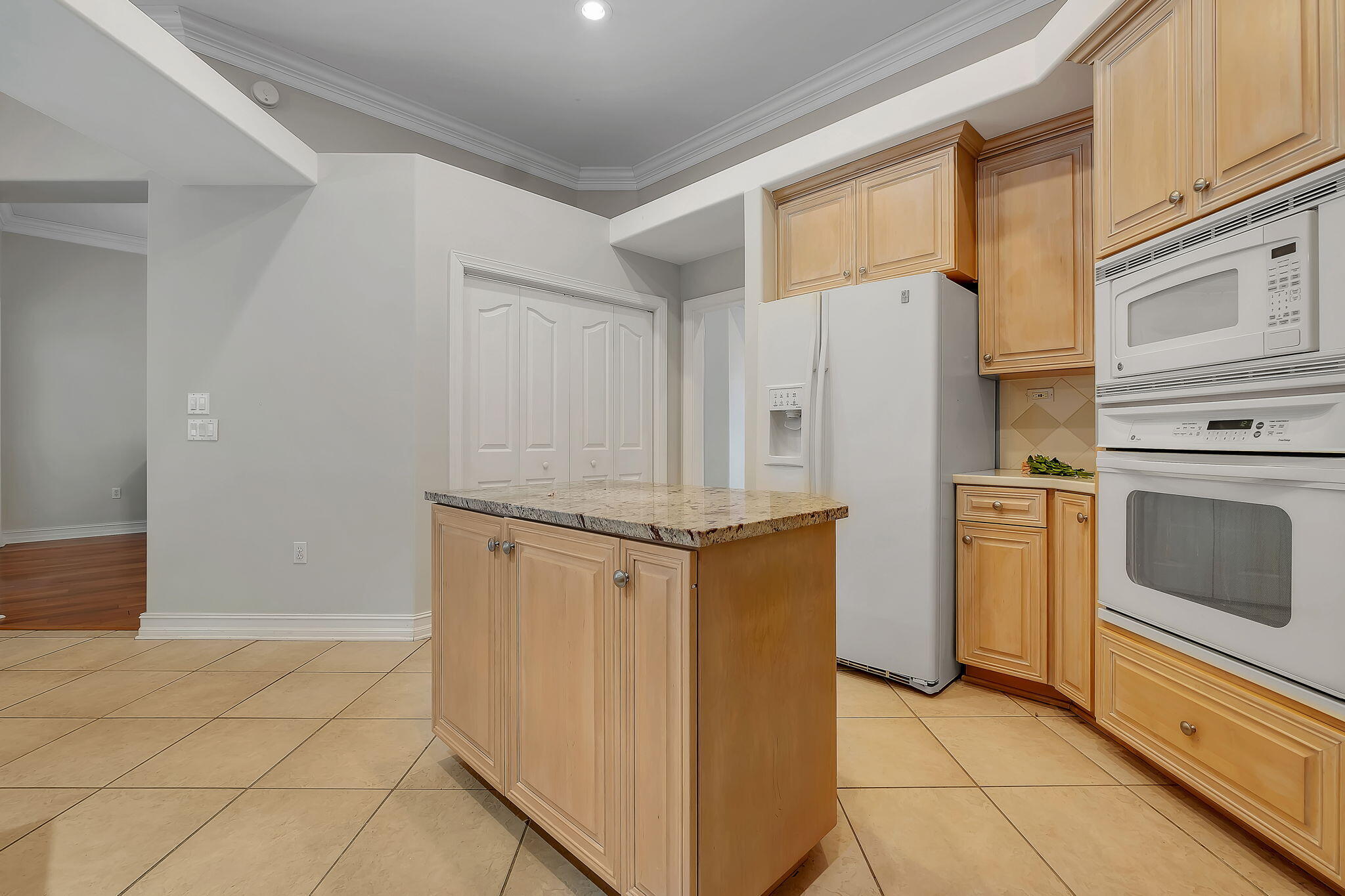 GOLDEN EAGLE UNIT NO 8 - Residential