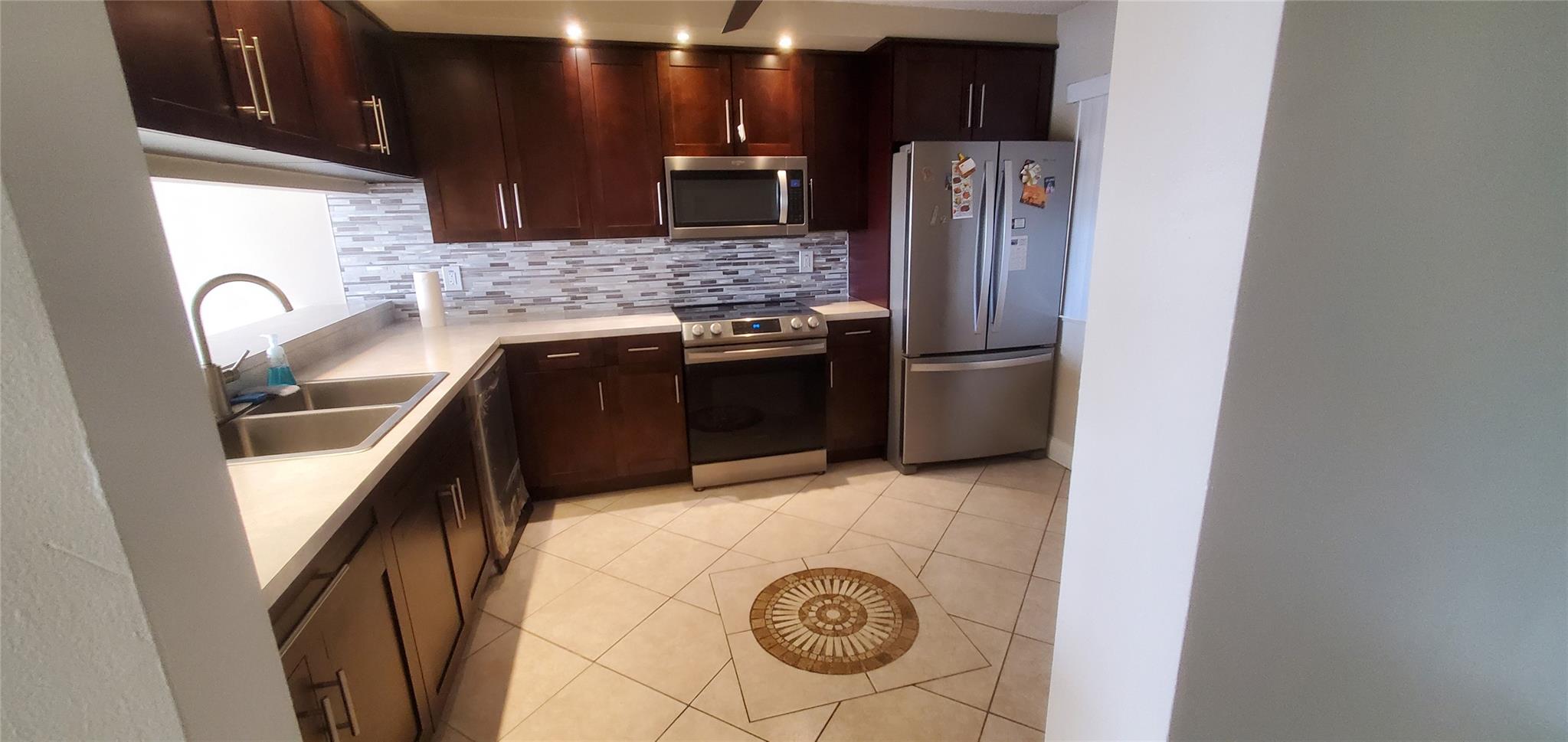 Spacious condo. 2 bedrooms, 2 full bathrooms. Updated kitchen with SS appliances and tiled throughout. Updated bathrooms, with full walk-in closet in each room. Full laundry room with full-size washer and dryer in the unit. Rare to find in a condo. Unit has high impact windows. Water, and basic cable included.
Community has pools, tennis court and more! No pets allowed.