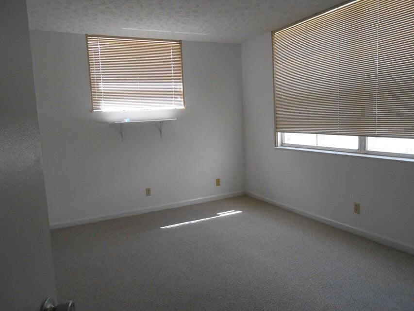 VILLAGES OF ORIOLE ABBEY CONDO - Residential