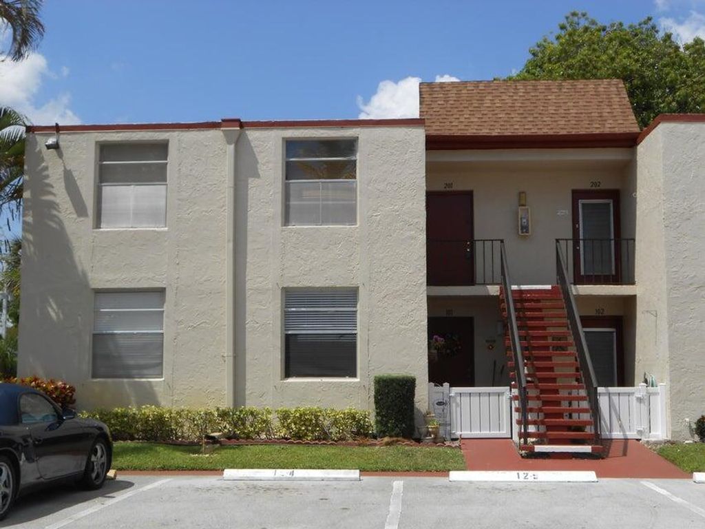 Photo of 12 Willowbrook Lane #201, Delray Beach, FL 33446 (MLS # R11157832)