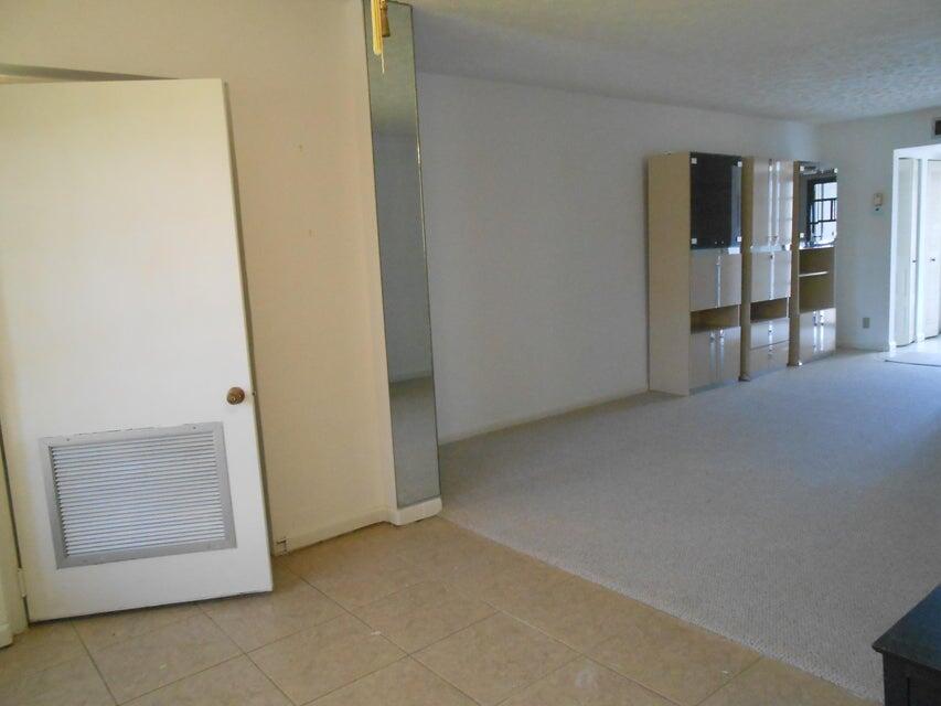 VILLAGES OF ORIOLE ABBEY CONDO - Residential