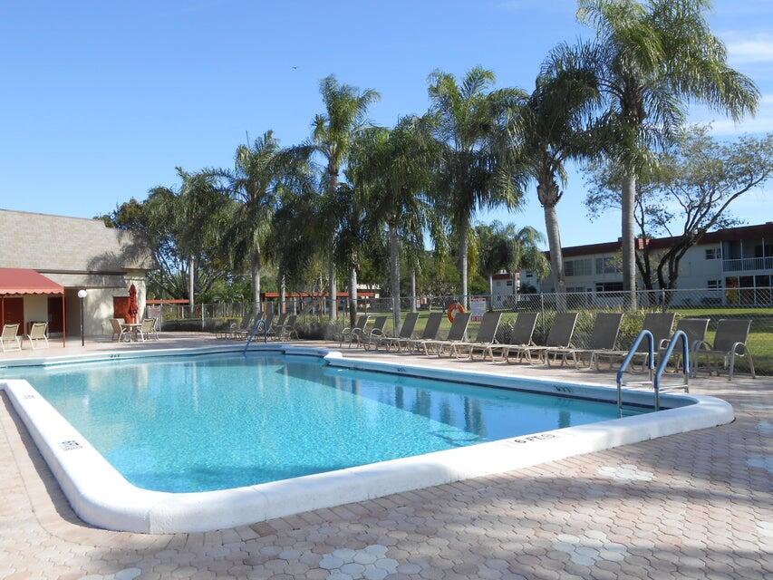 VILLAGES OF ORIOLE ABBEY CONDO - Residential