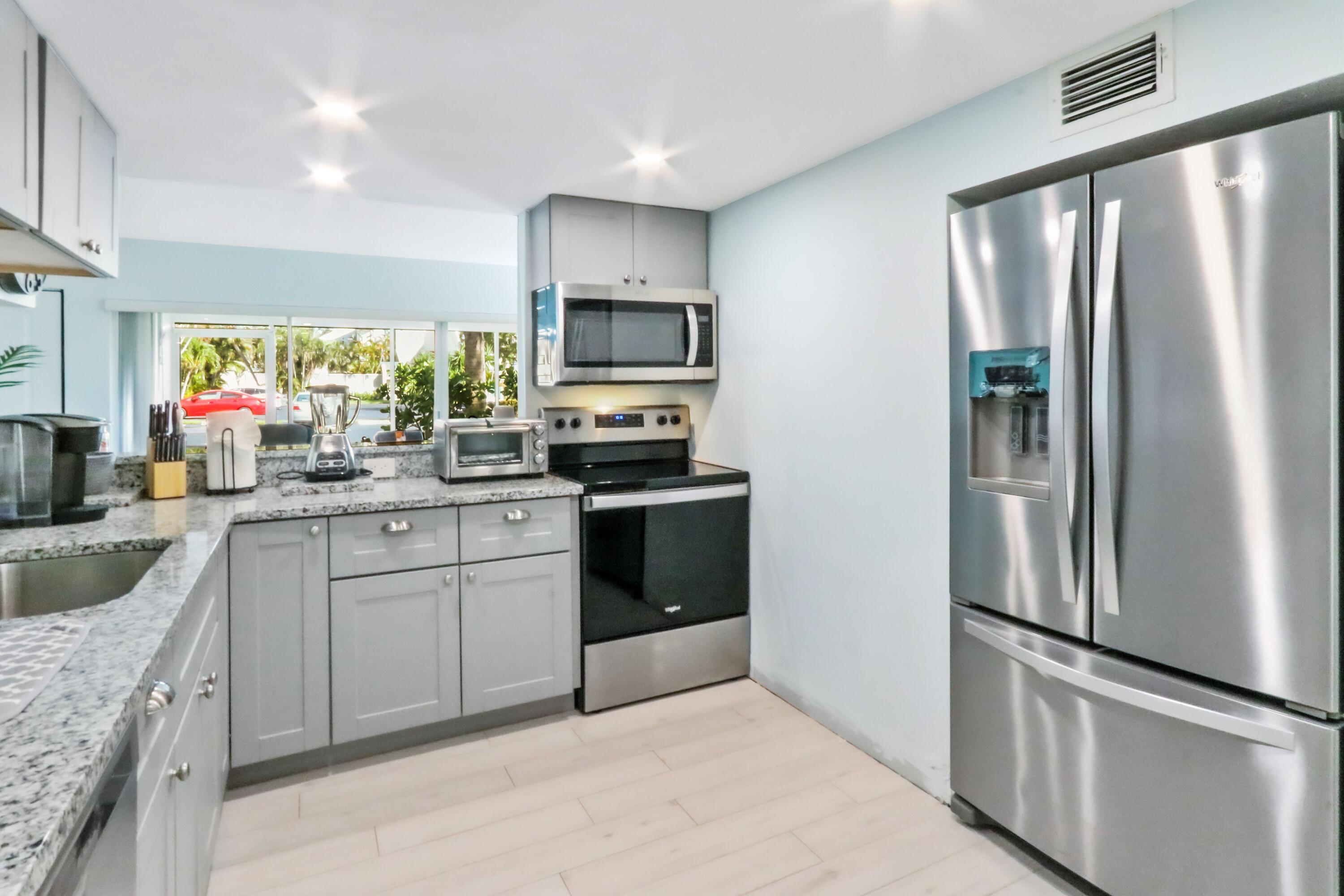 POOLSIDE VILLAS AT THE RACQUET CLUB CONDO FILE - Residential Lease