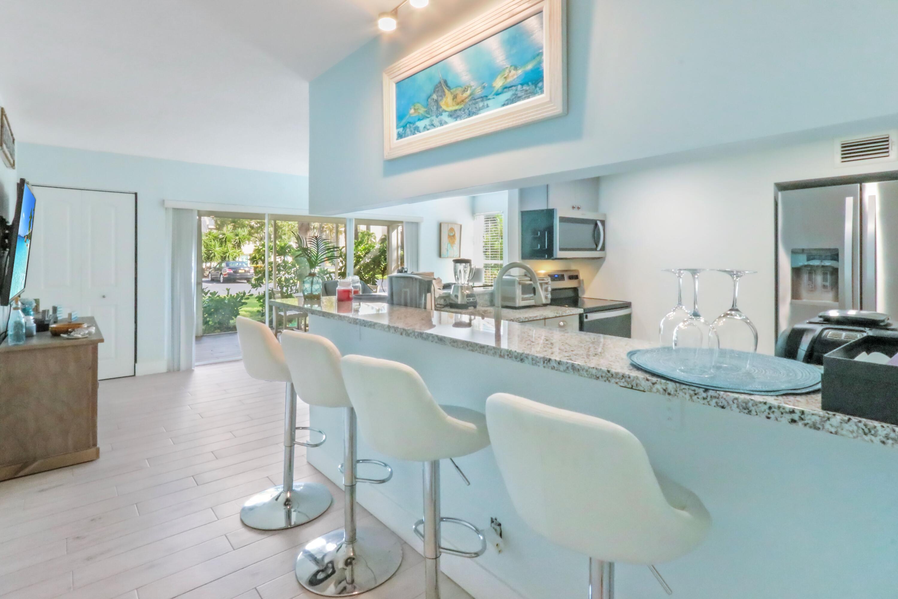 POOLSIDE VILLAS AT THE RACQUET CLUB CONDO FILE - Residential Lease