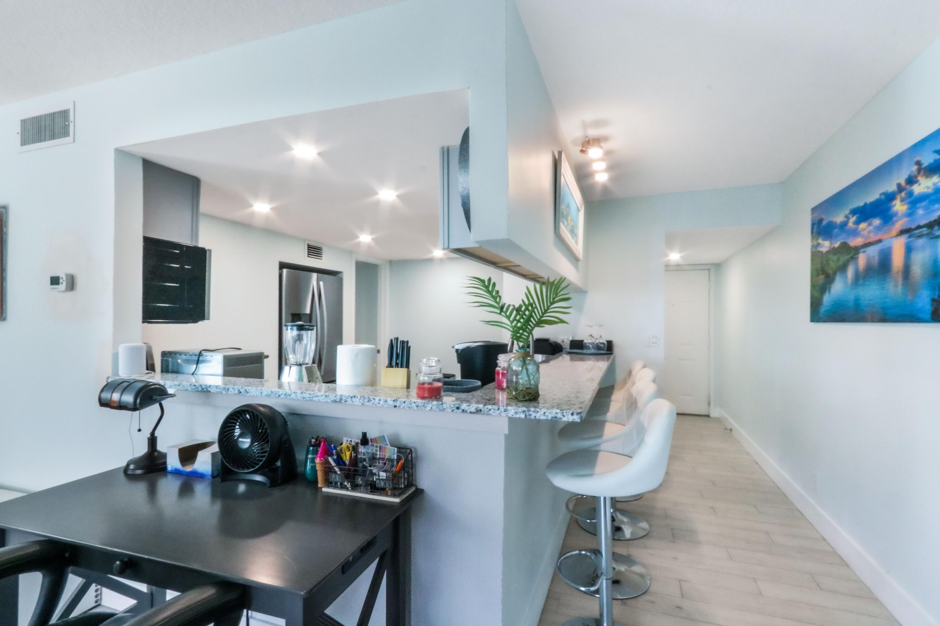 POOLSIDE VILLAS AT THE RACQUET CLUB CONDO FILE - Residential Lease