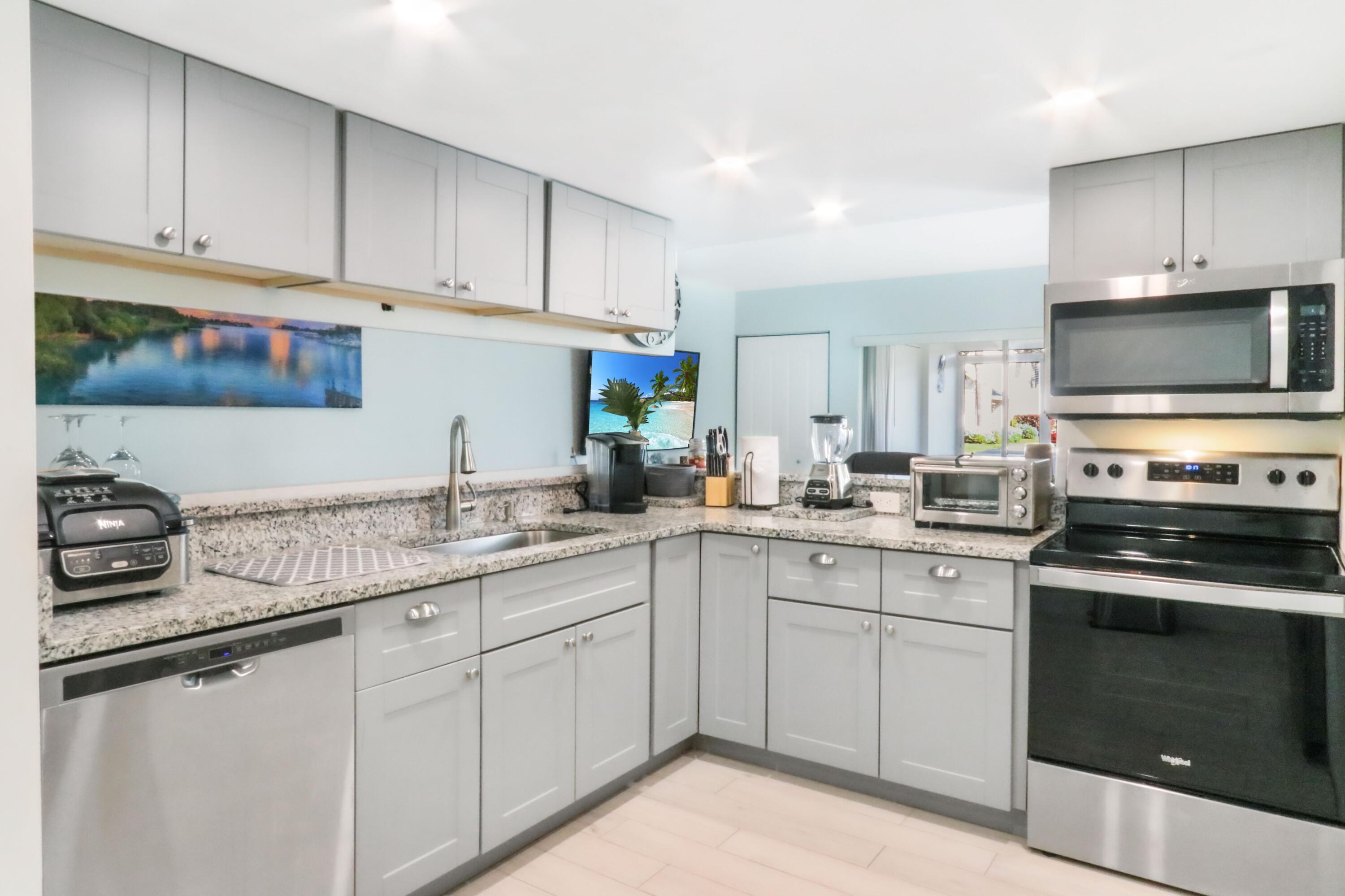 POOLSIDE VILLAS AT THE RACQUET CLUB CONDO FILE - Residential Lease