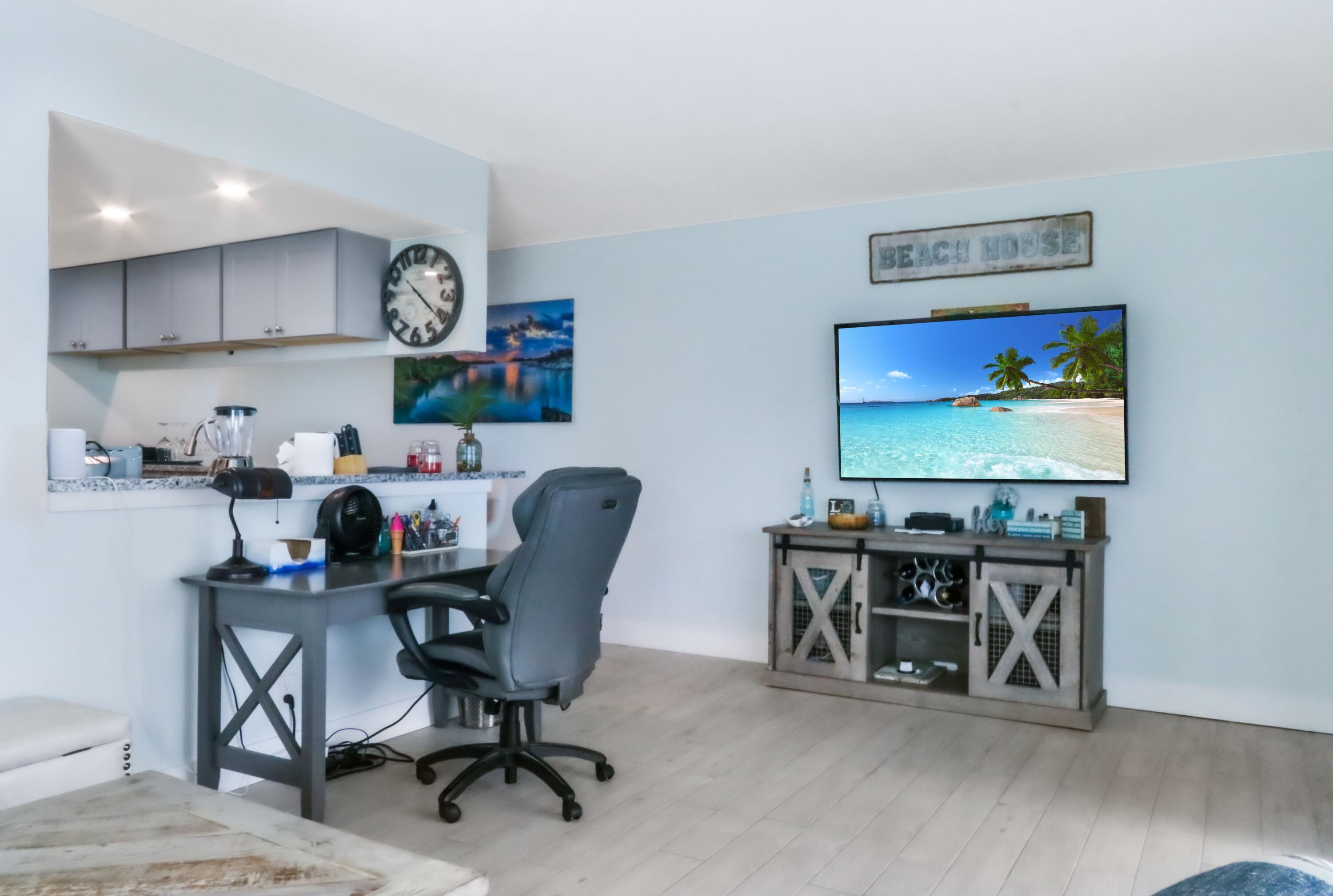 POOLSIDE VILLAS AT THE RACQUET CLUB CONDO FILE - Residential Lease