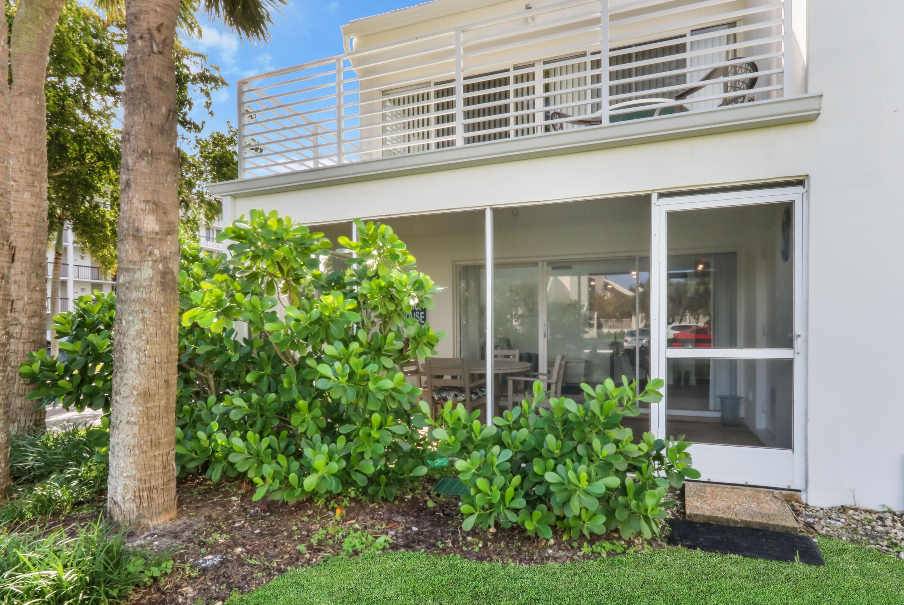 POOLSIDE VILLAS AT THE RACQUET CLUB CONDO FILE - Residential Lease