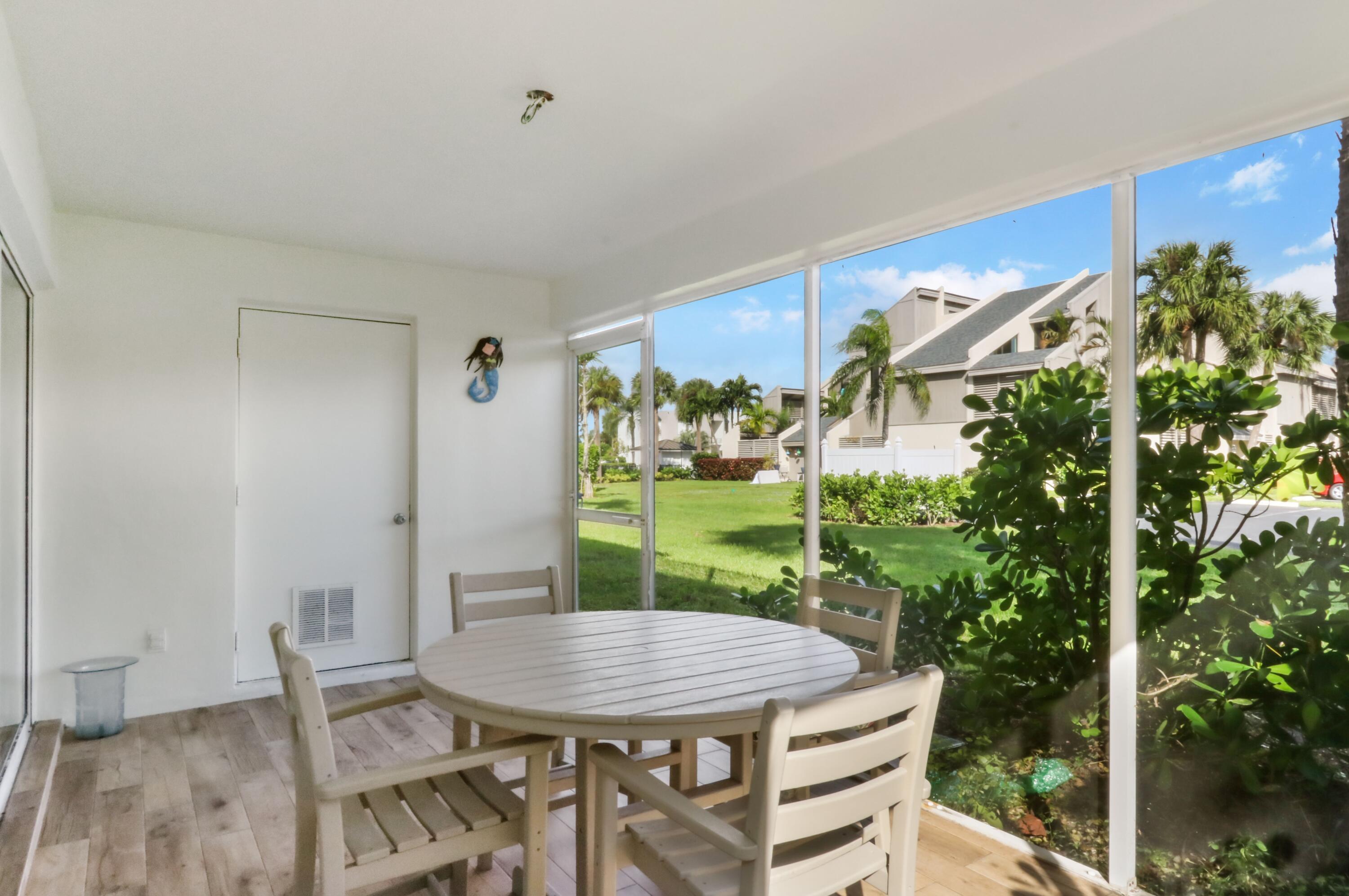 POOLSIDE VILLAS AT THE RACQUET CLUB CONDO FILE - Residential Lease