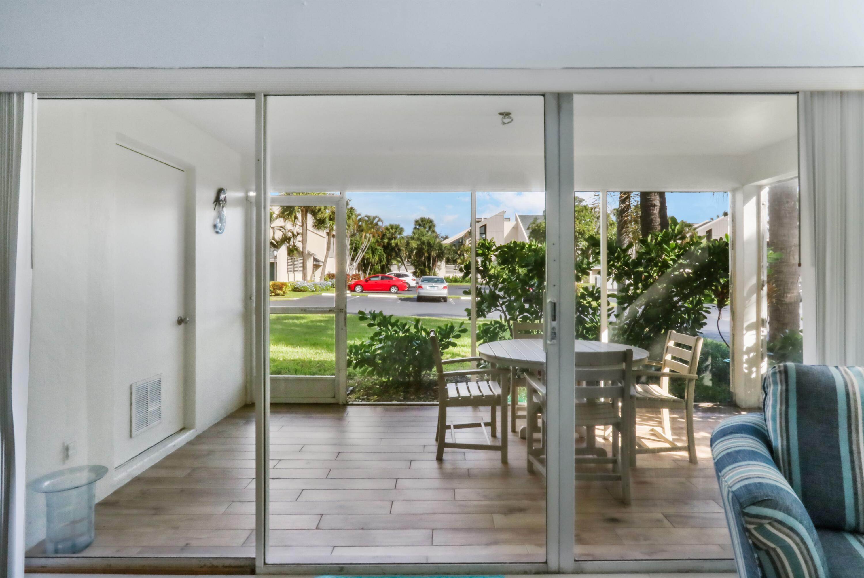 POOLSIDE VILLAS AT THE RACQUET CLUB CONDO FILE - Residential Lease