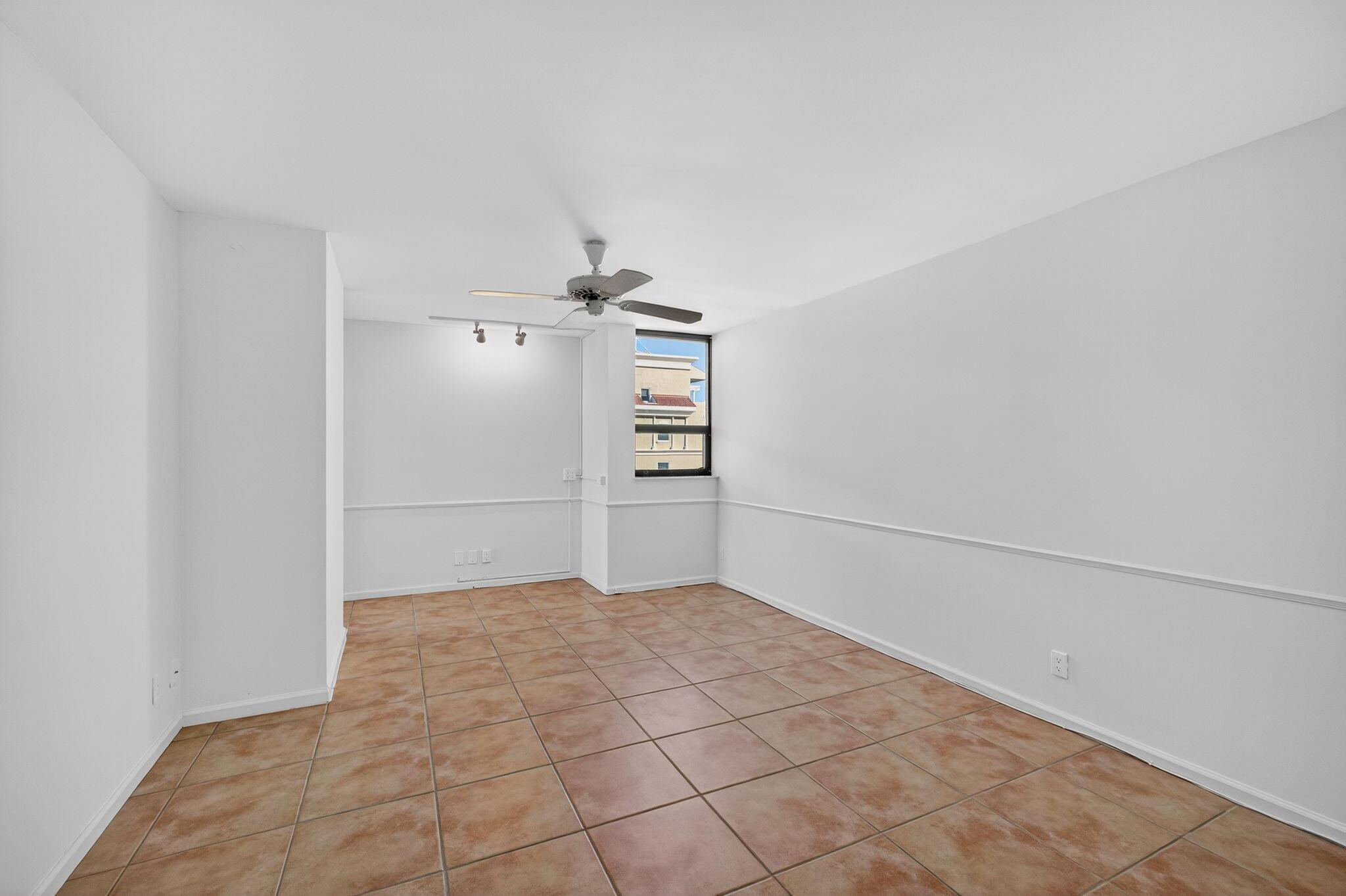 REACHES CONDO - Residential