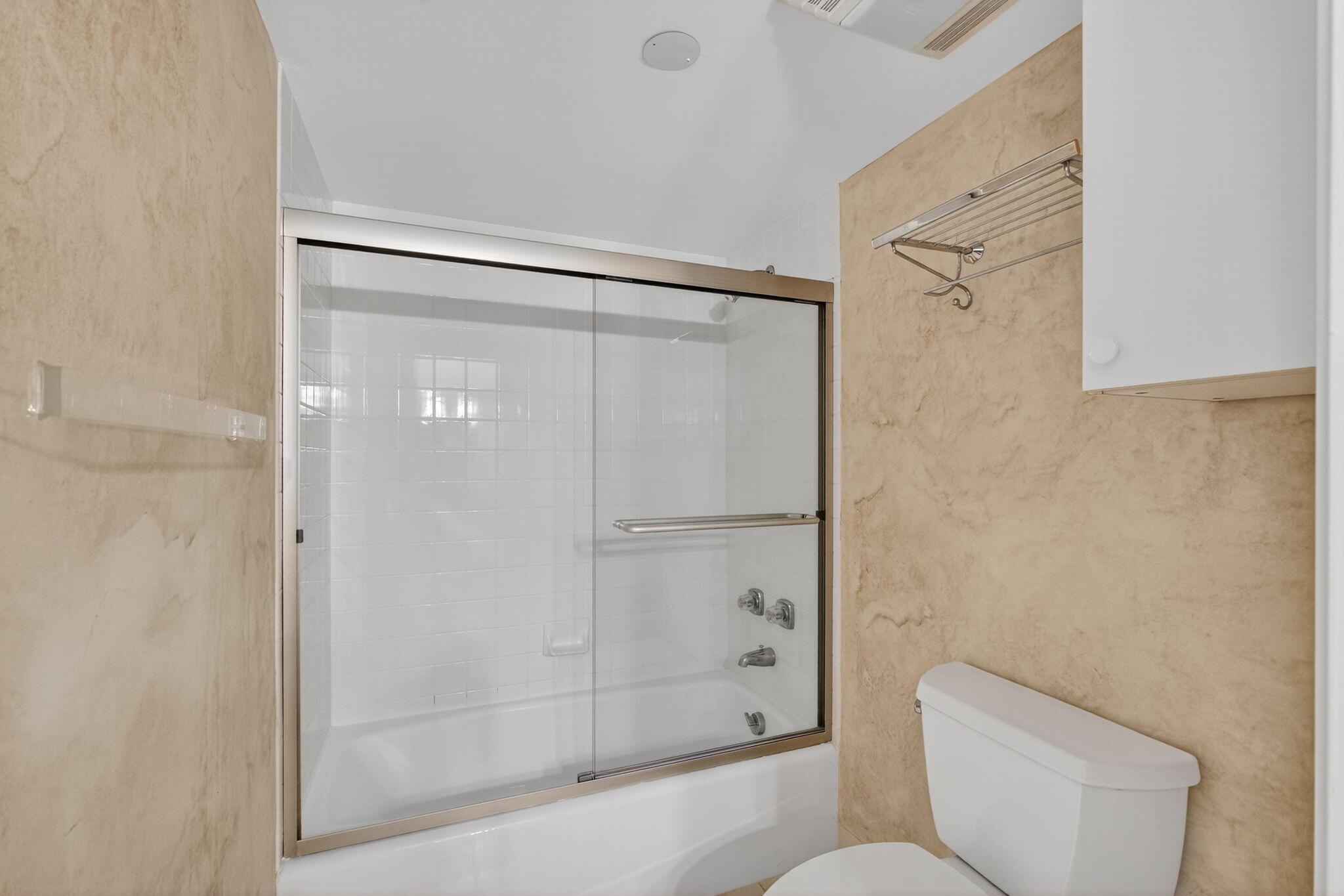 REACHES CONDO - Residential