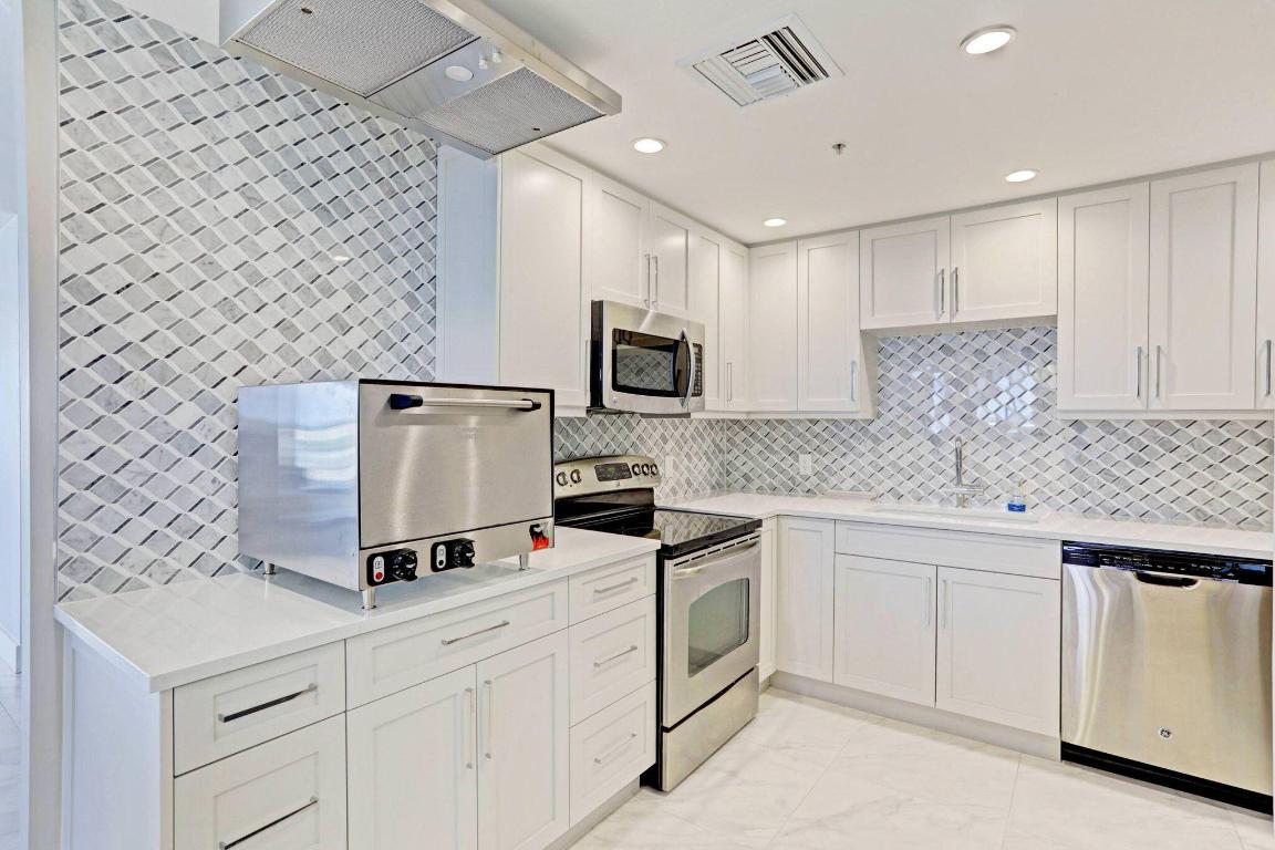 REACHES CONDO - Residential