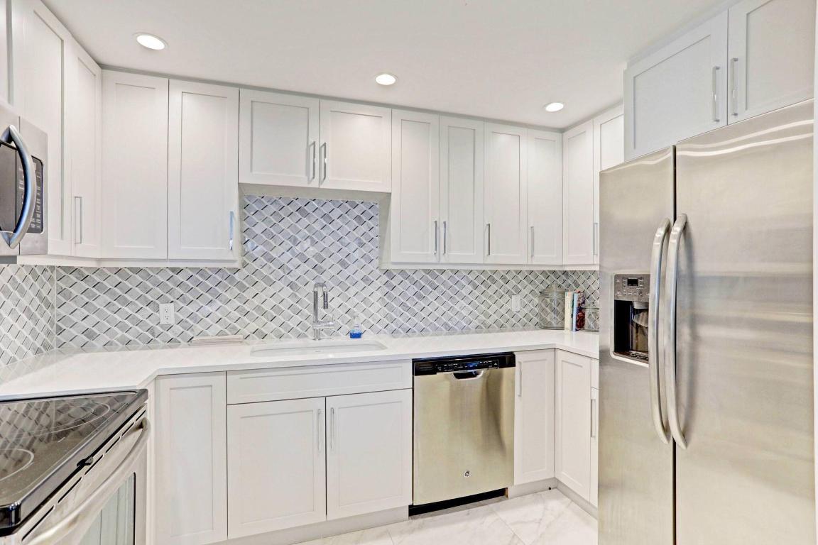 REACHES CONDO - Residential