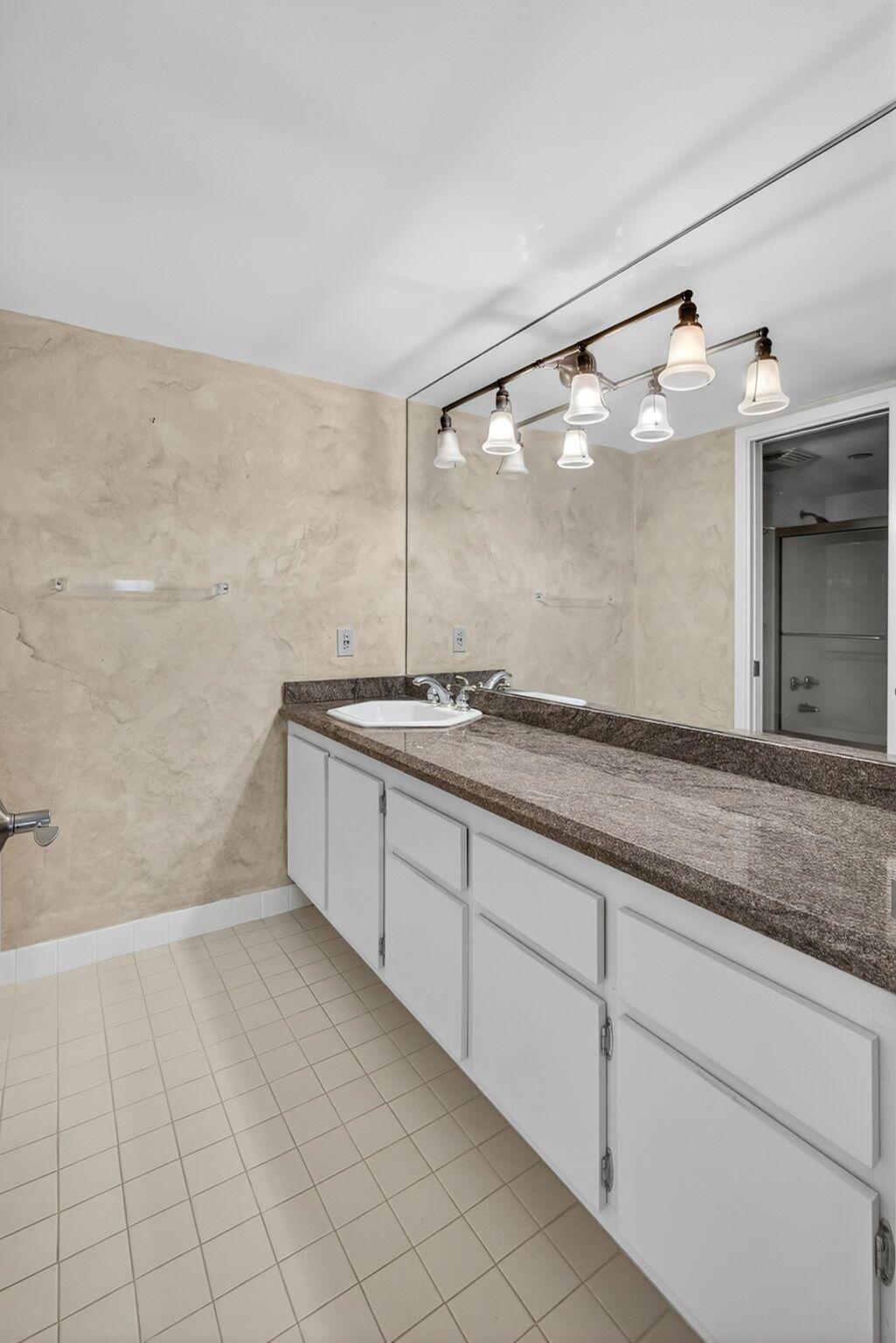 REACHES CONDO - Residential