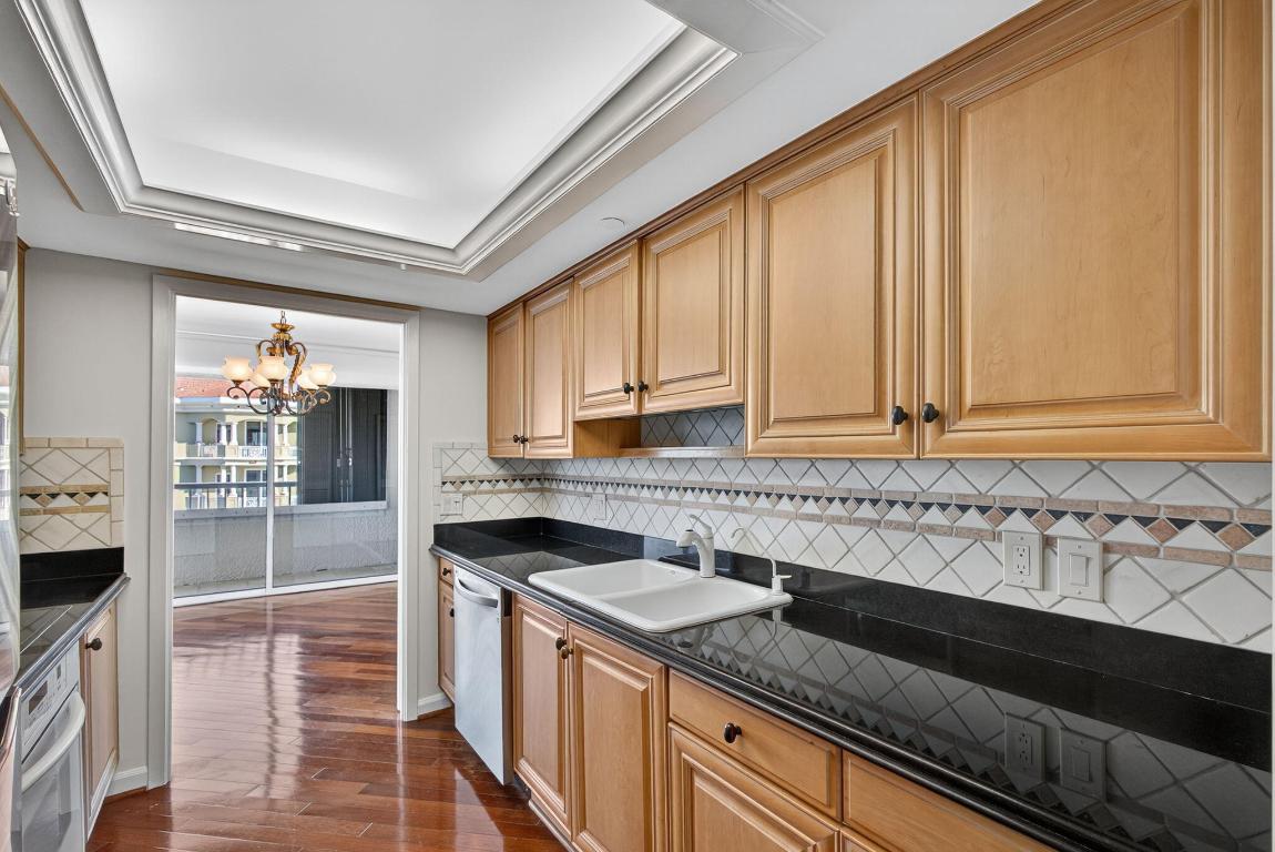 REACHES CONDO - Residential