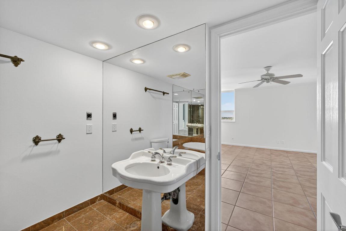 REACHES CONDO - Residential