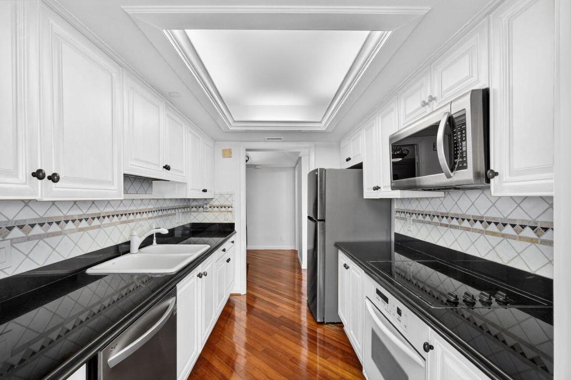 REACHES CONDO - Residential