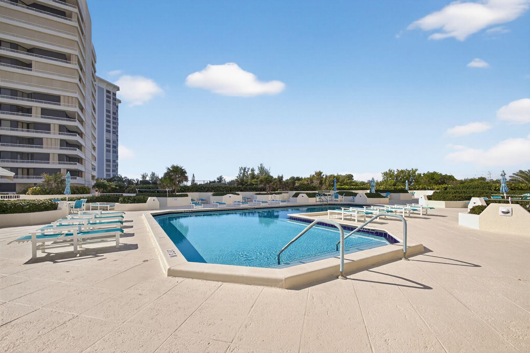 REACHES CONDO - Residential