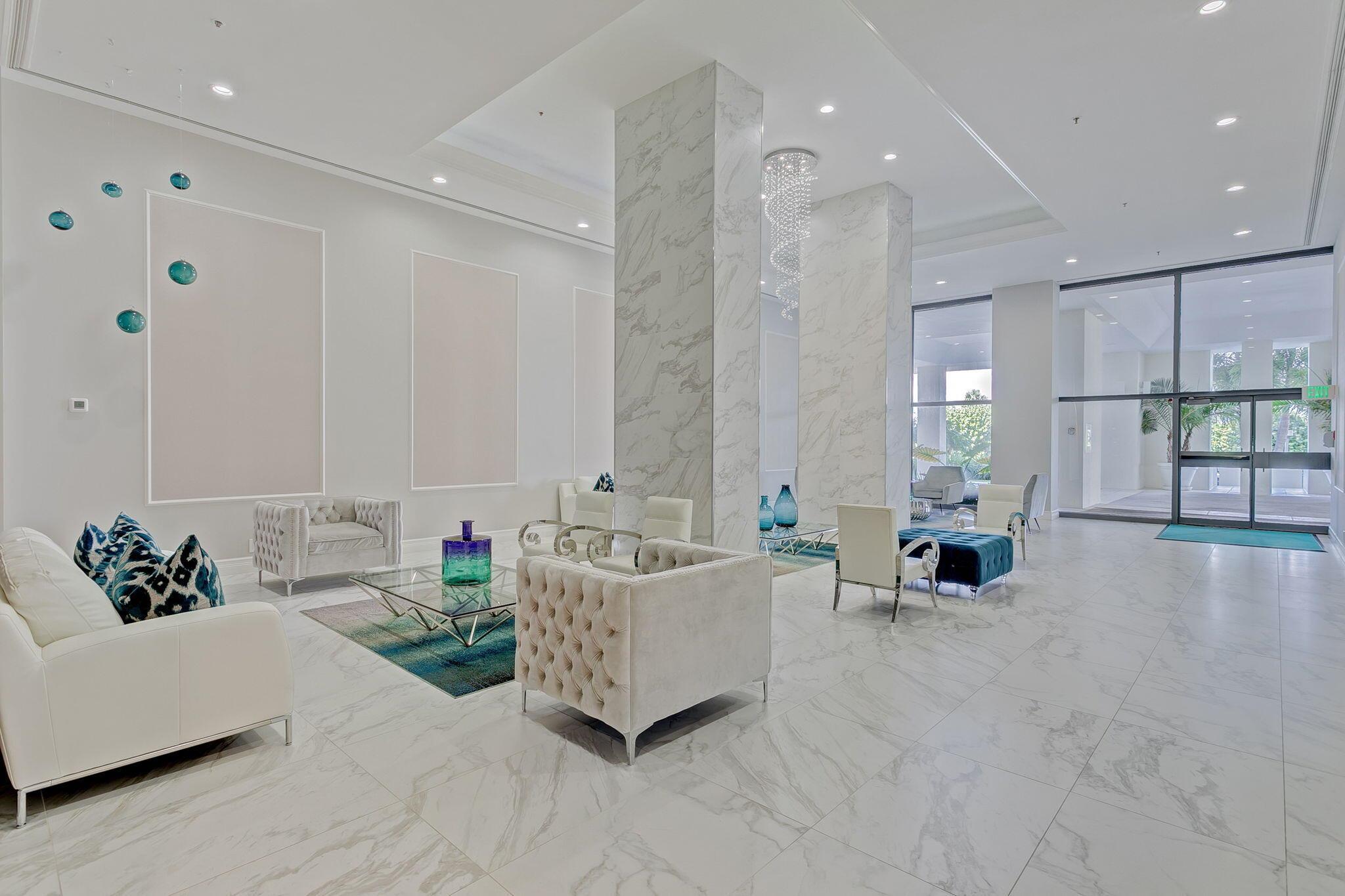 REACHES CONDO - Residential