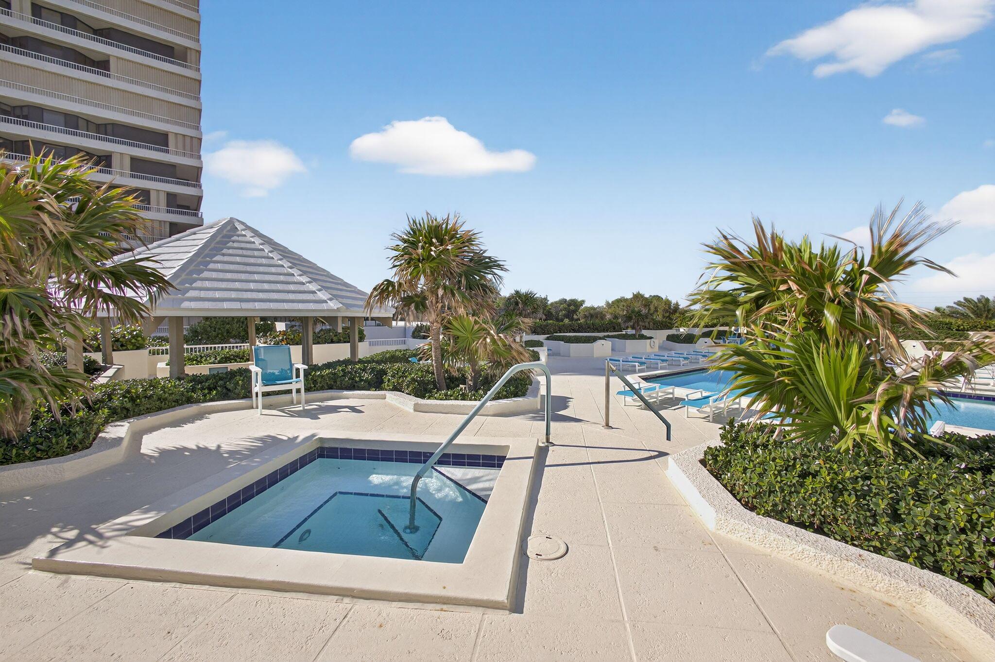 REACHES CONDO - Residential