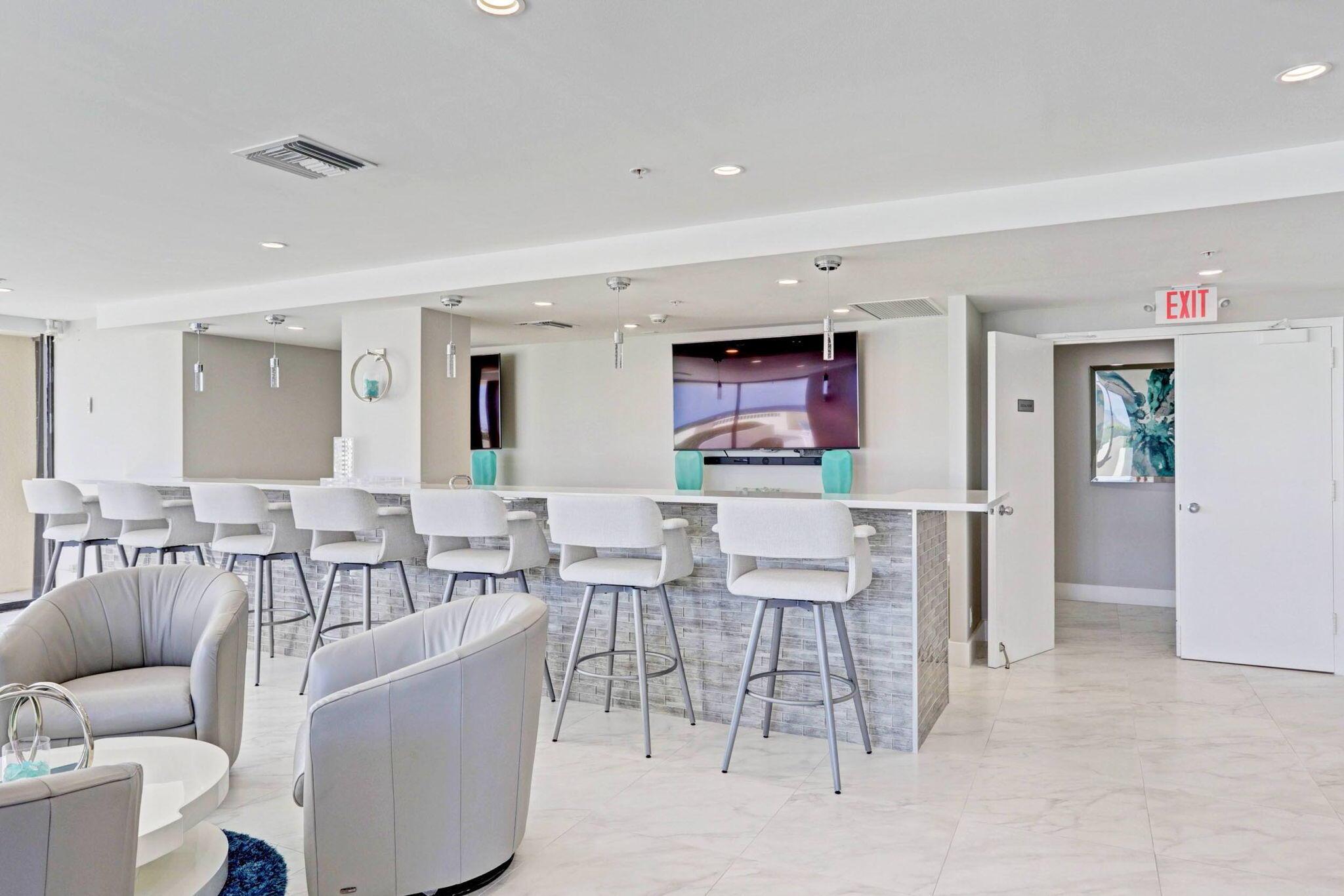 REACHES CONDO - Residential