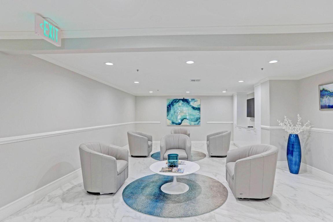 REACHES CONDO - Residential