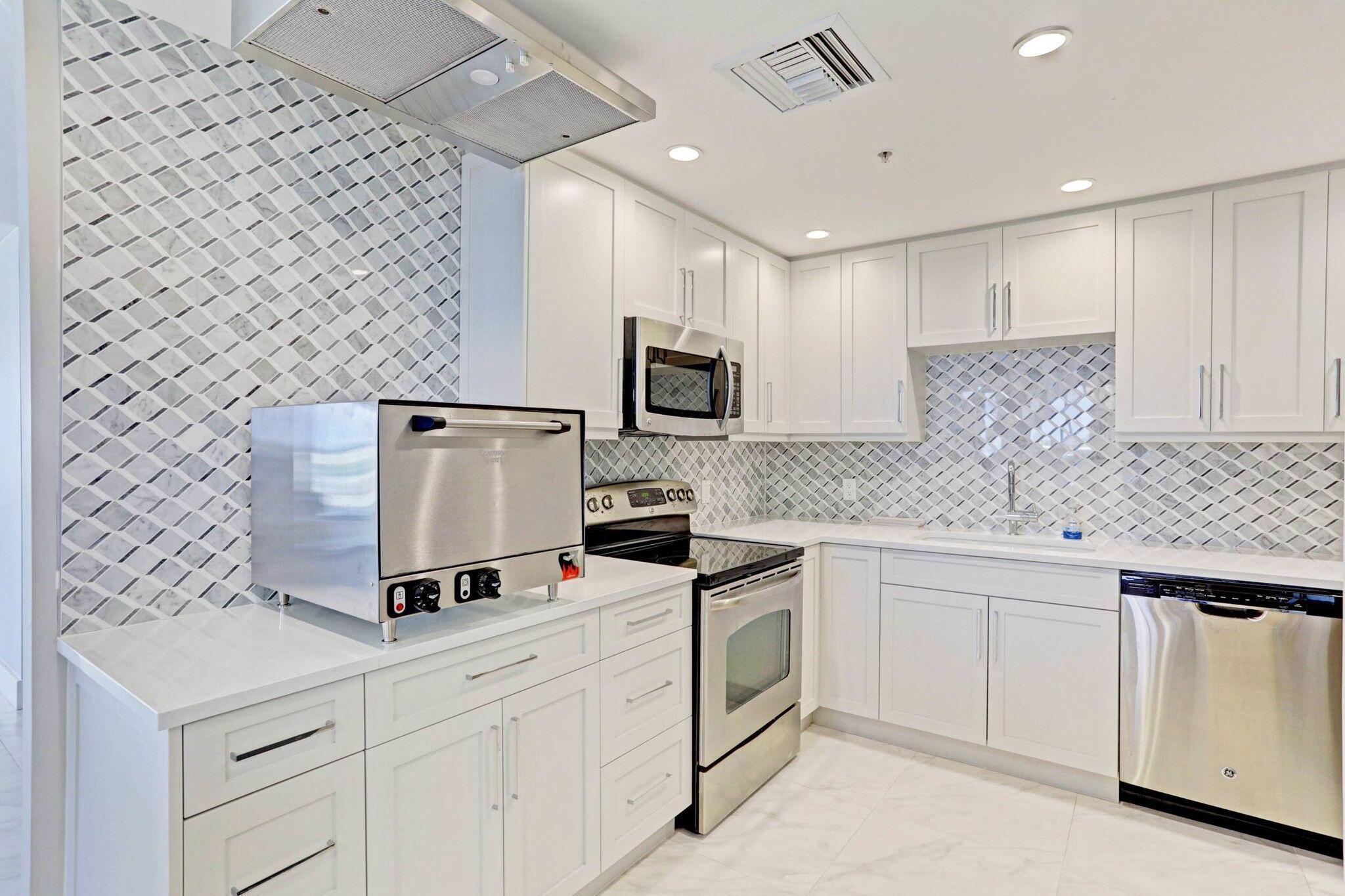 REACHES CONDO - Residential