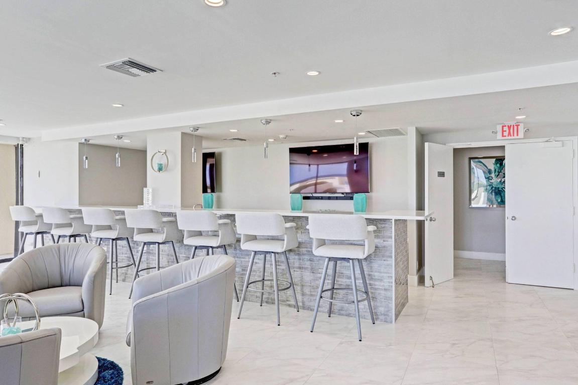 REACHES CONDO - Residential