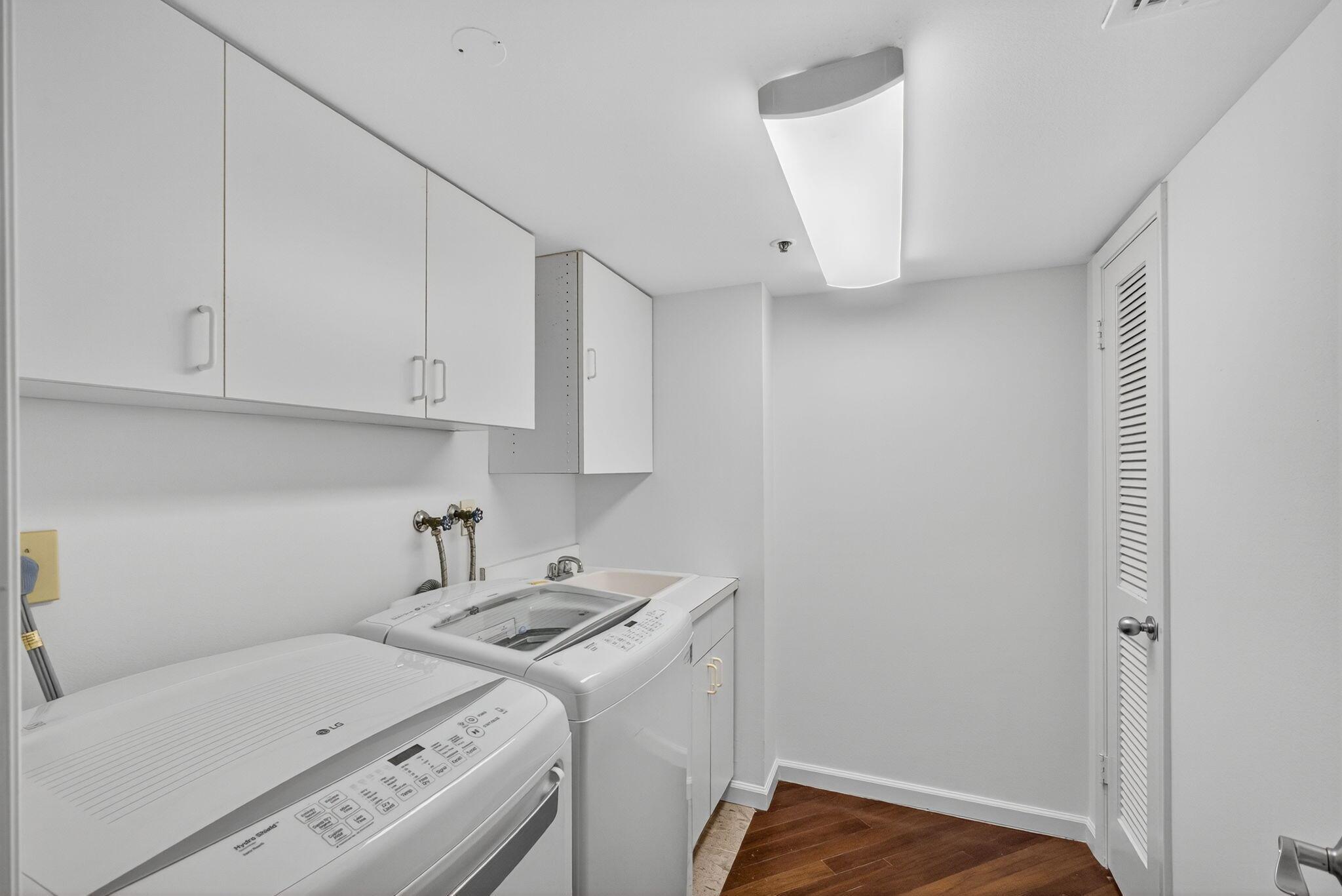 REACHES CONDO - Residential