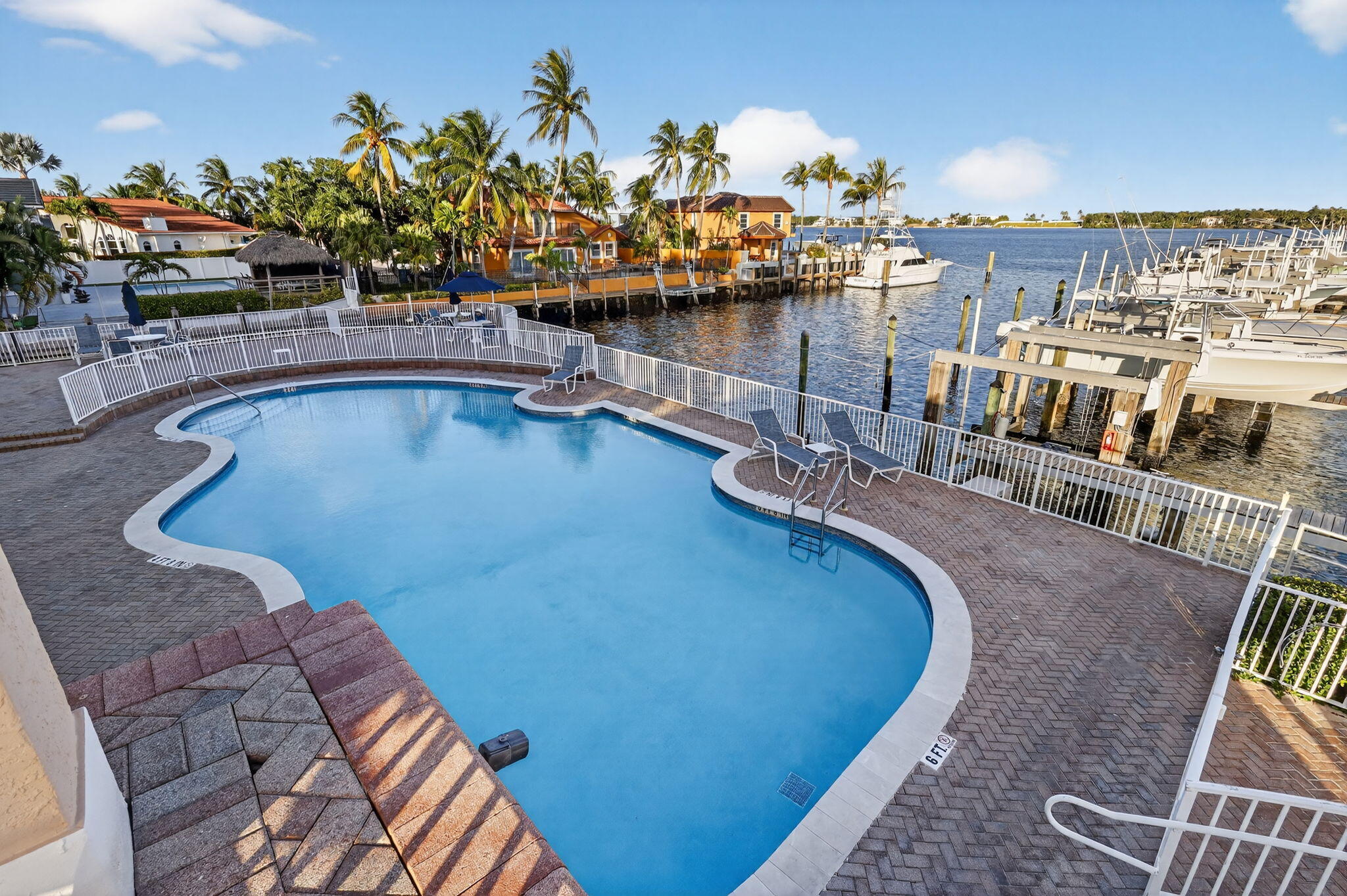 THE HARBORS - Residential