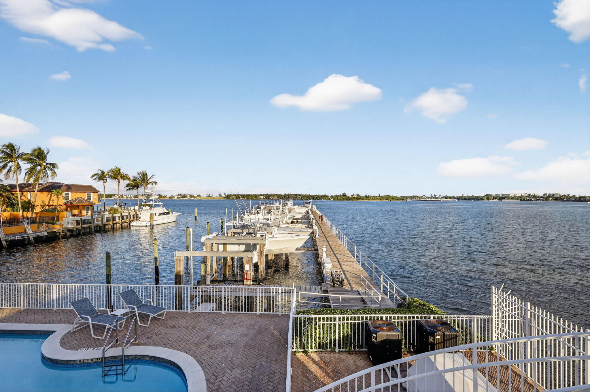 THE HARBORS - Residential