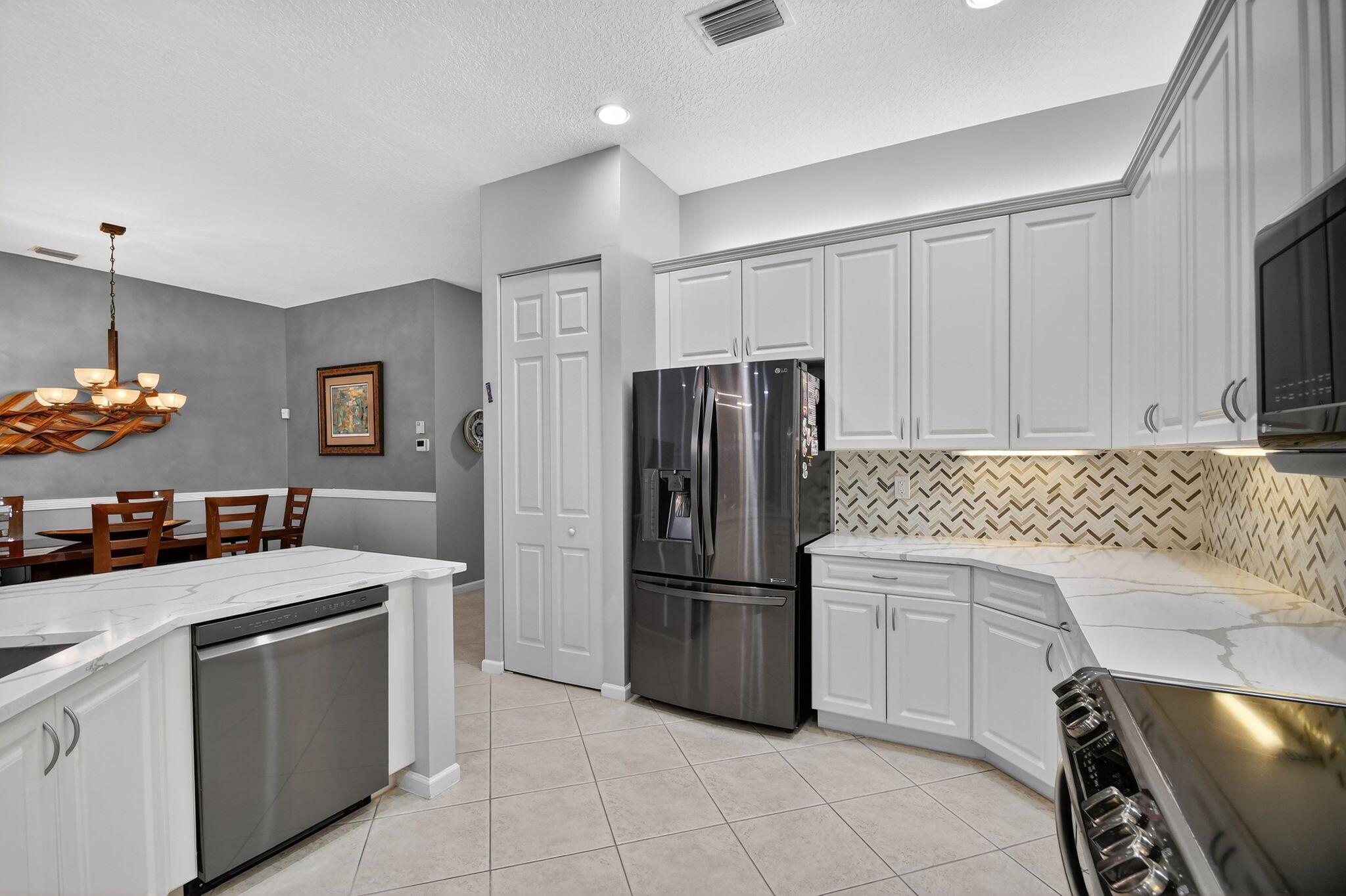 VALENCIA SHORES 5 - Residential